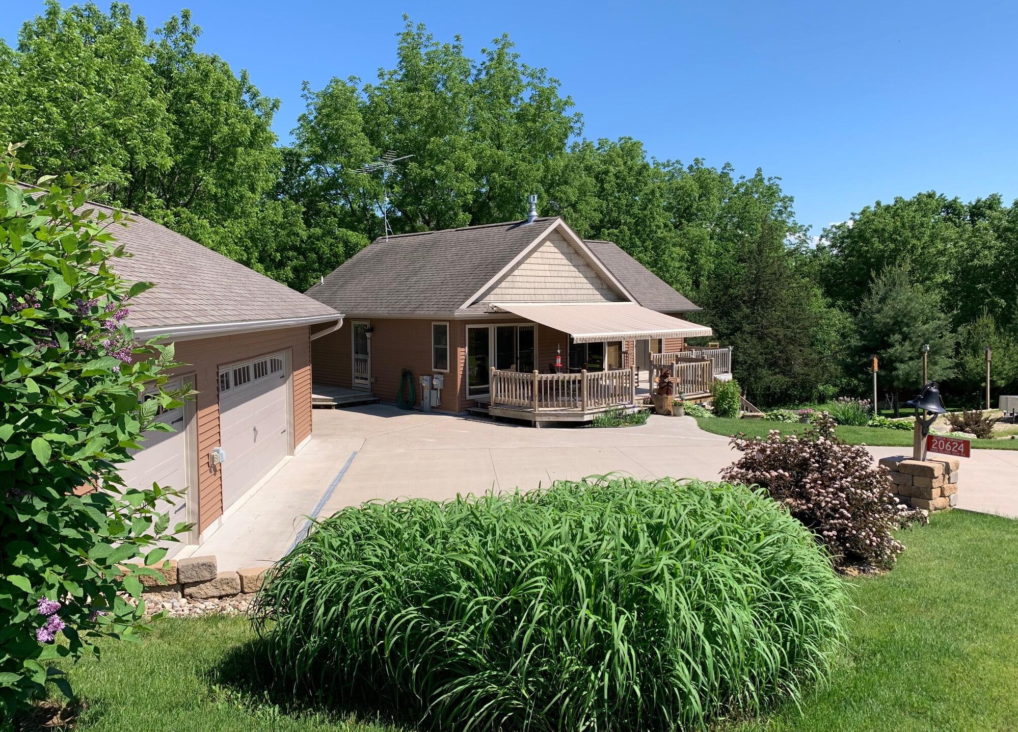 20624 Deer Island View Rd, Lynxville, WI 54626