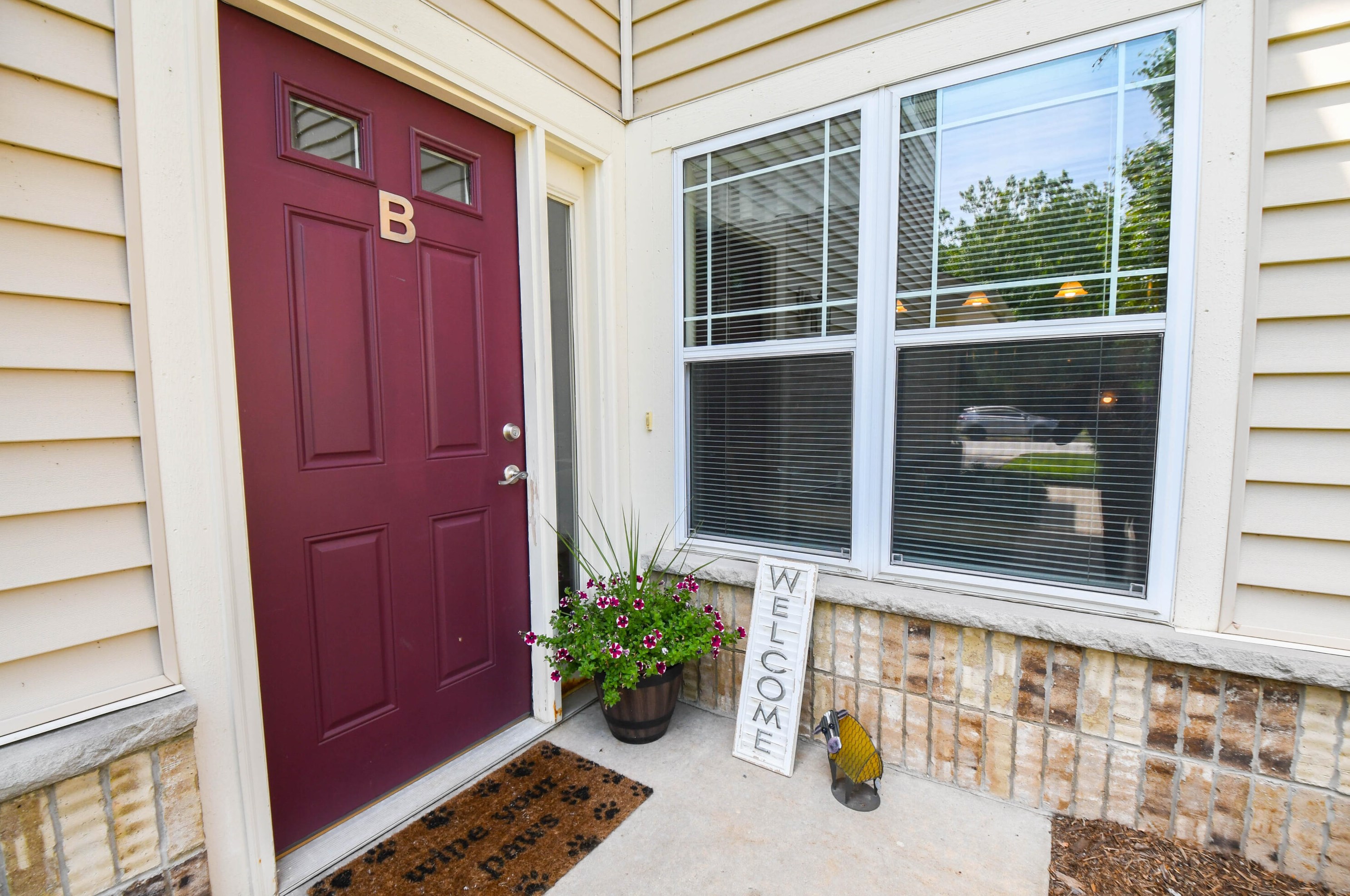9313 Cobblestone Way, Hales Corners, WI 53132-7514