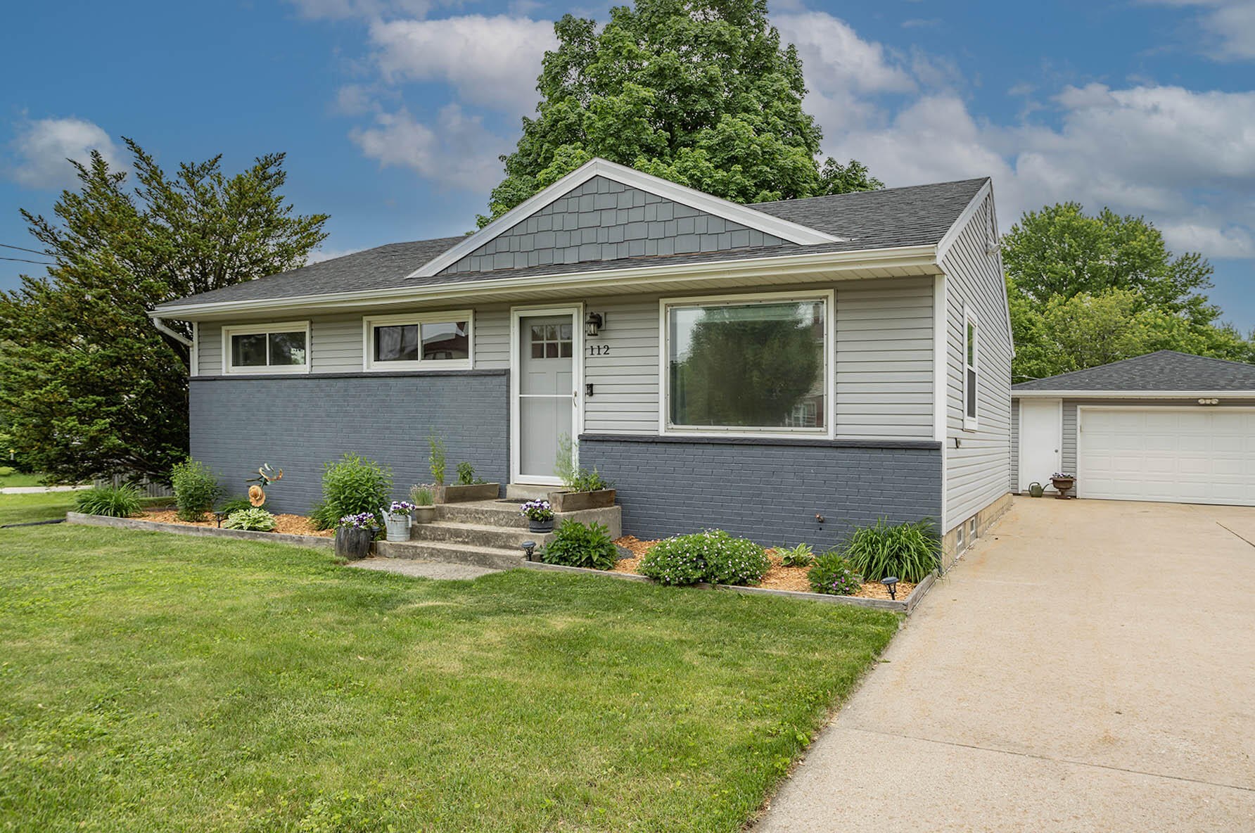 112 Morris St, Pewaukee, WI 53072
