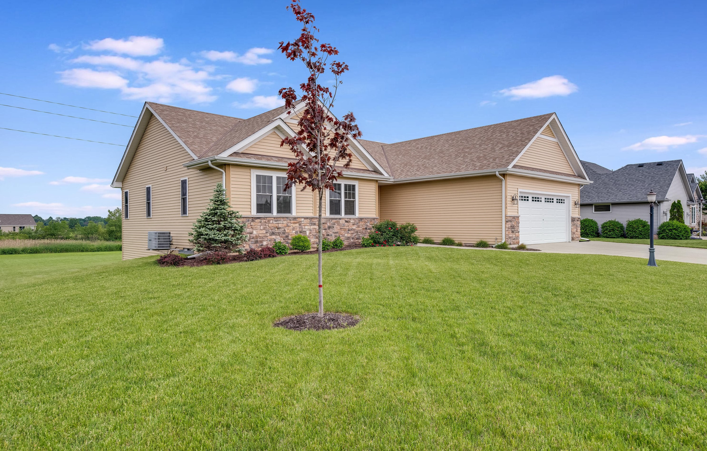 2136 Raintree Ln, Racine, WI 53406