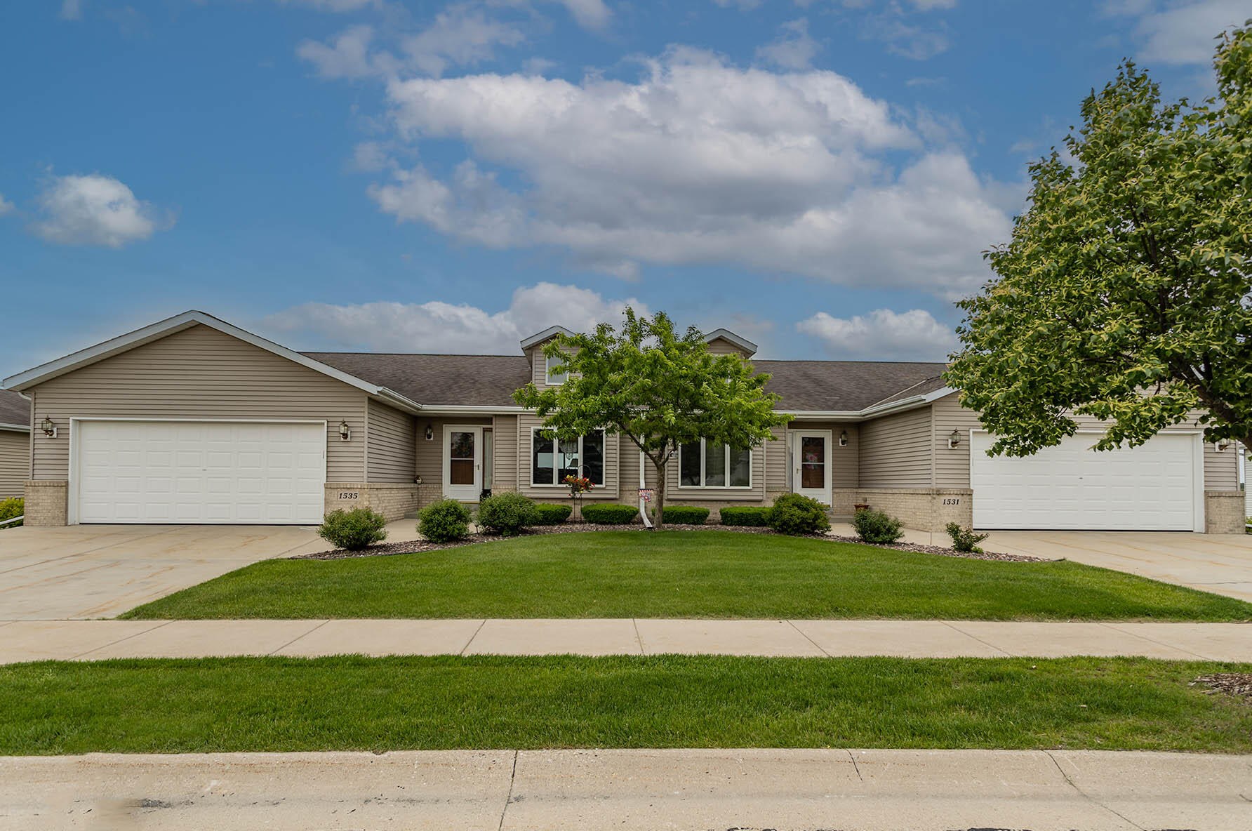 1535 Primrose Ln, Hartford, WI 53027-8400