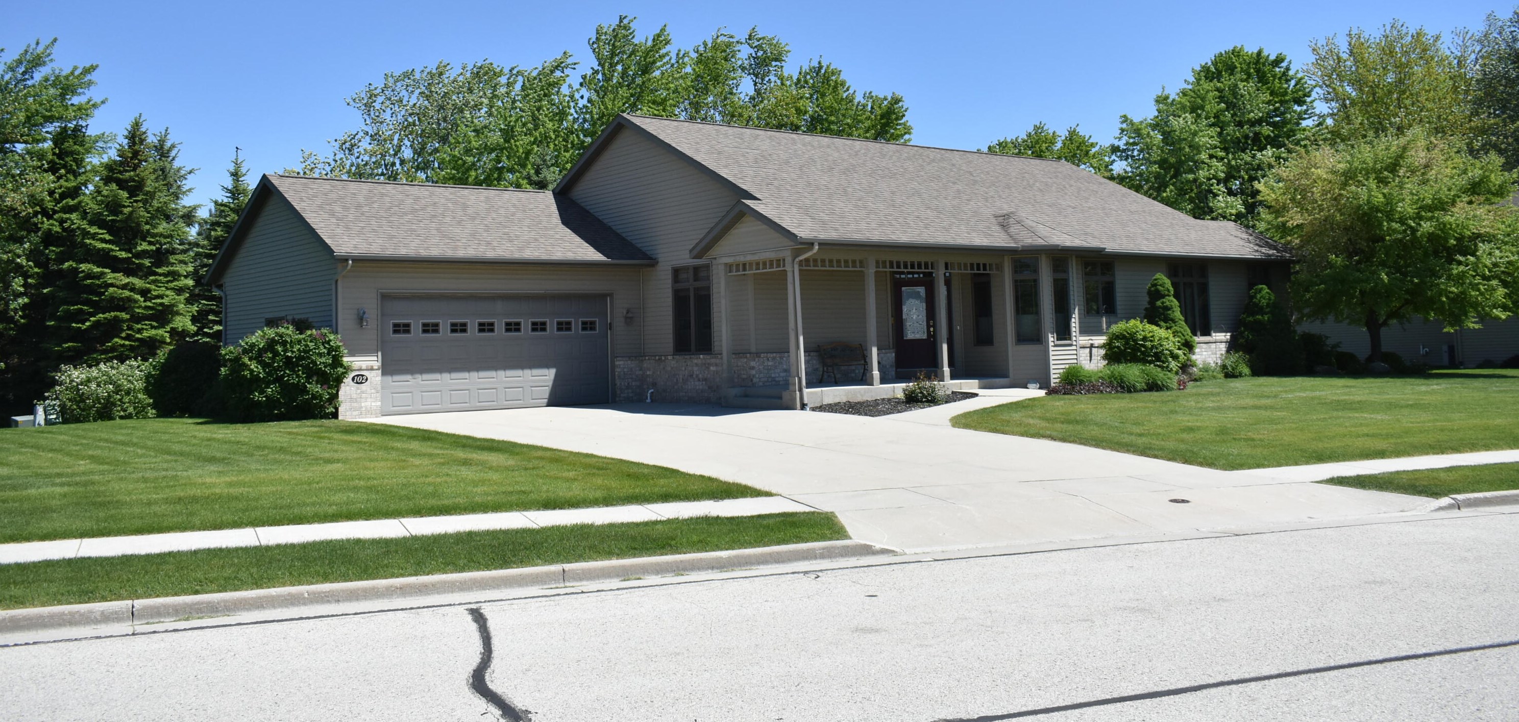 102 Park Pl, Oostburg, WI 53070-1264
