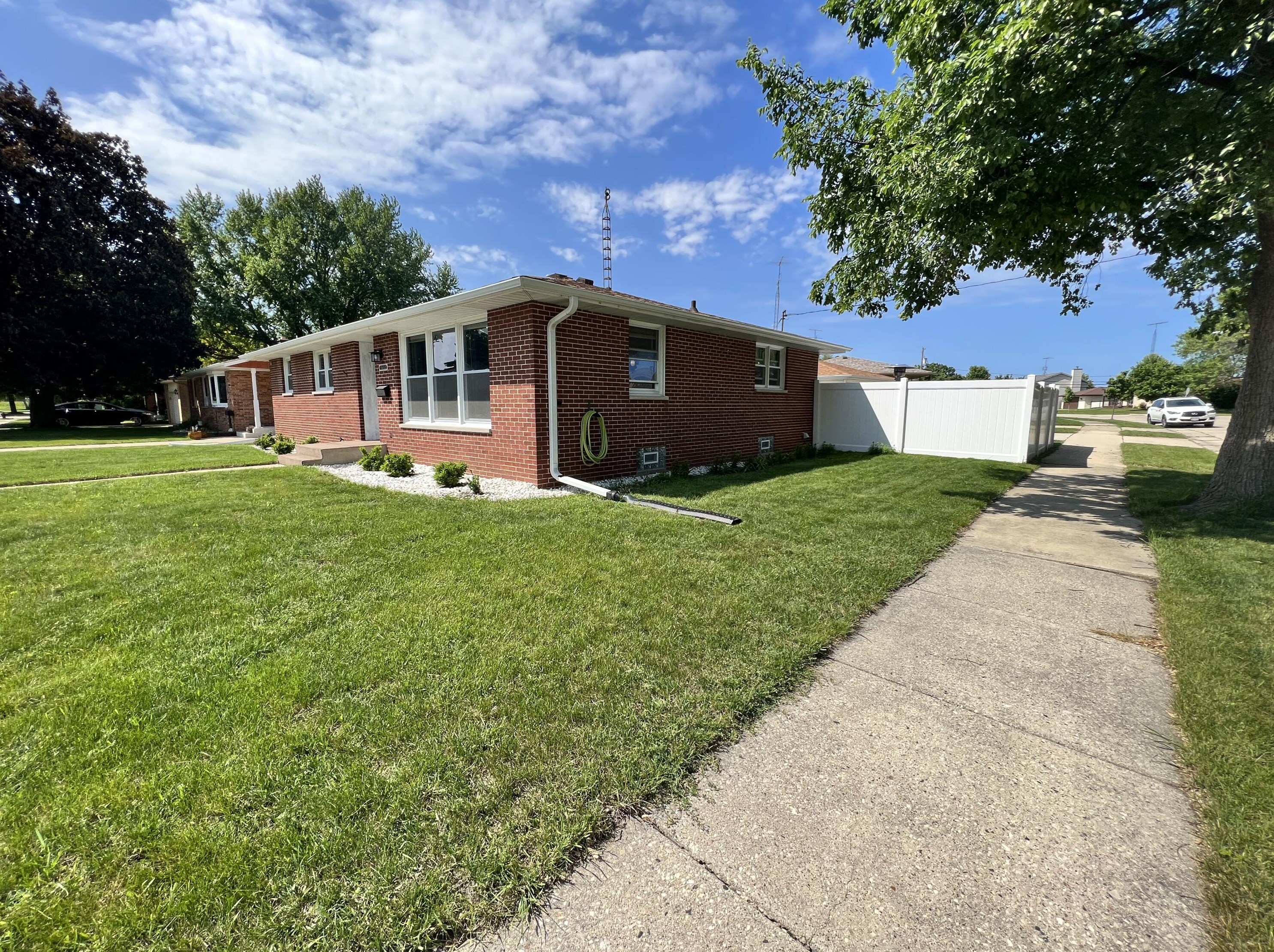 3602 Van Buren Rd, Kenosha, WI 53142