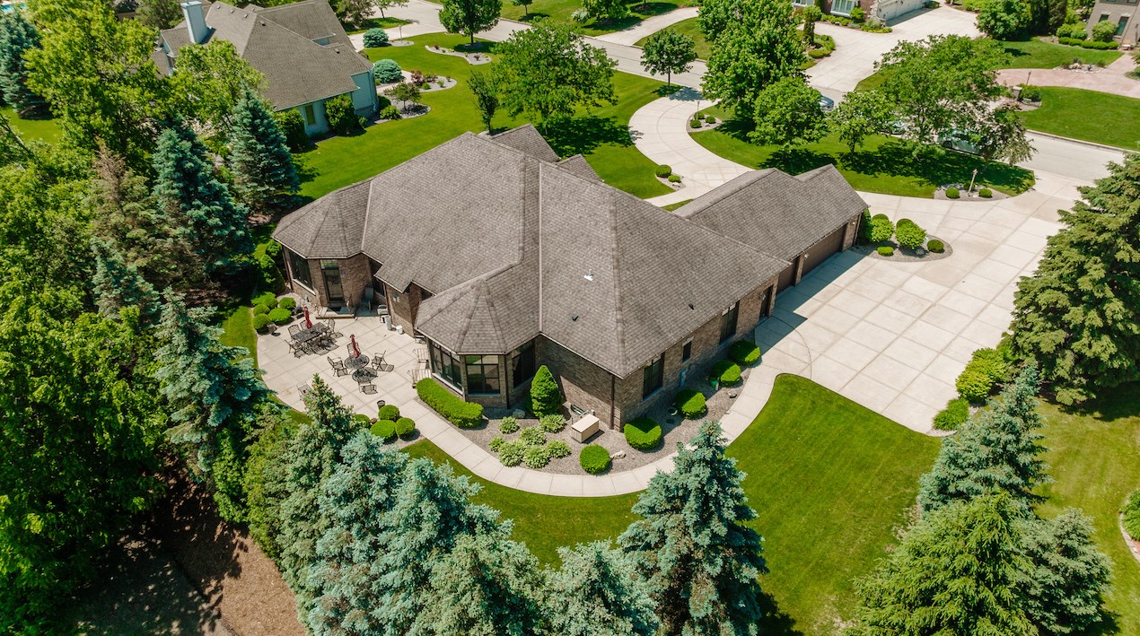 7606 Cambridge Dr, Hales Corners, WI 53132-8252