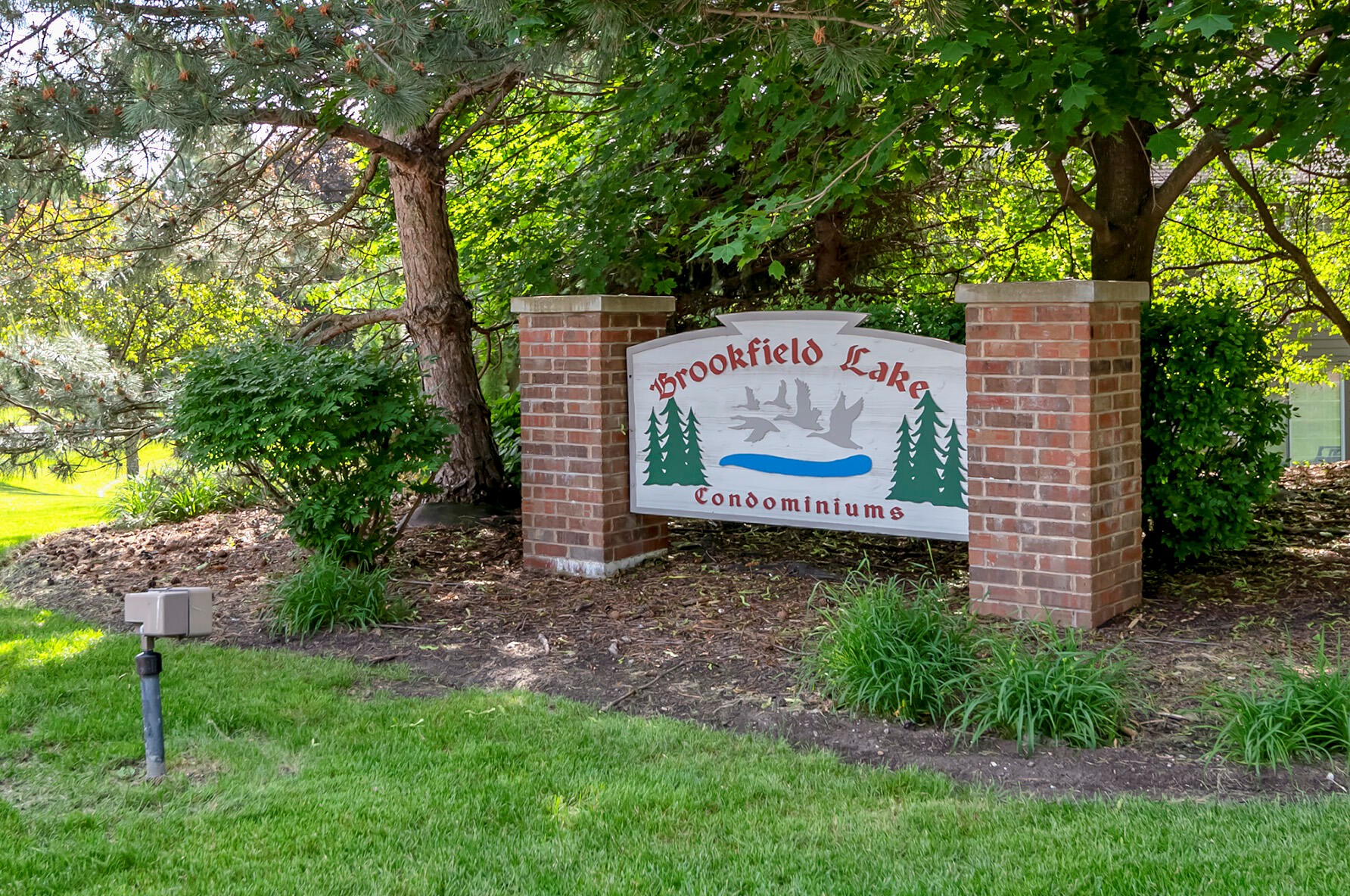 18755 Brookfield Lake Dr #11, Brookfield, WI 53045