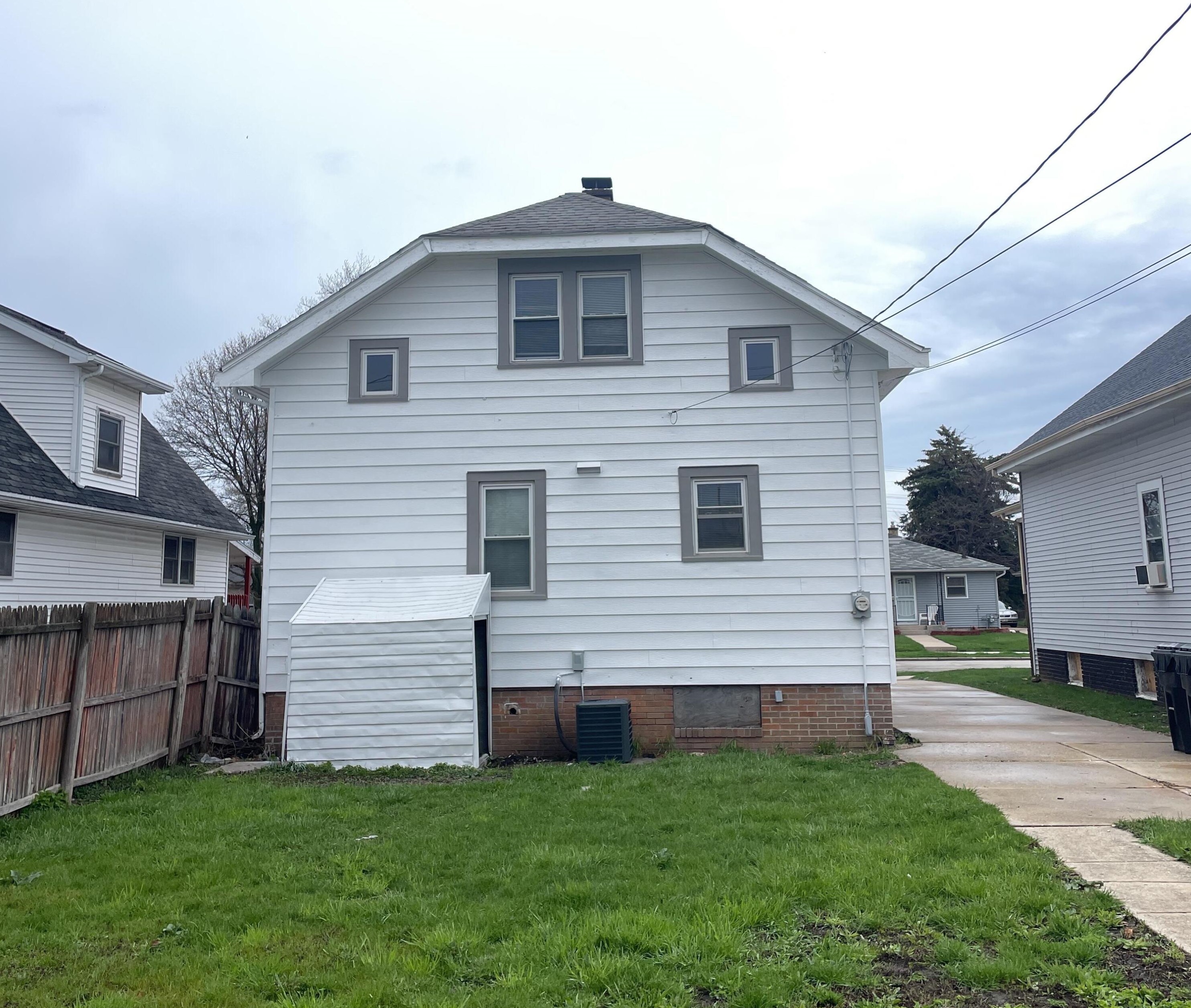 2024 Jay Eye See Ave, Racine, WI 53403-2450