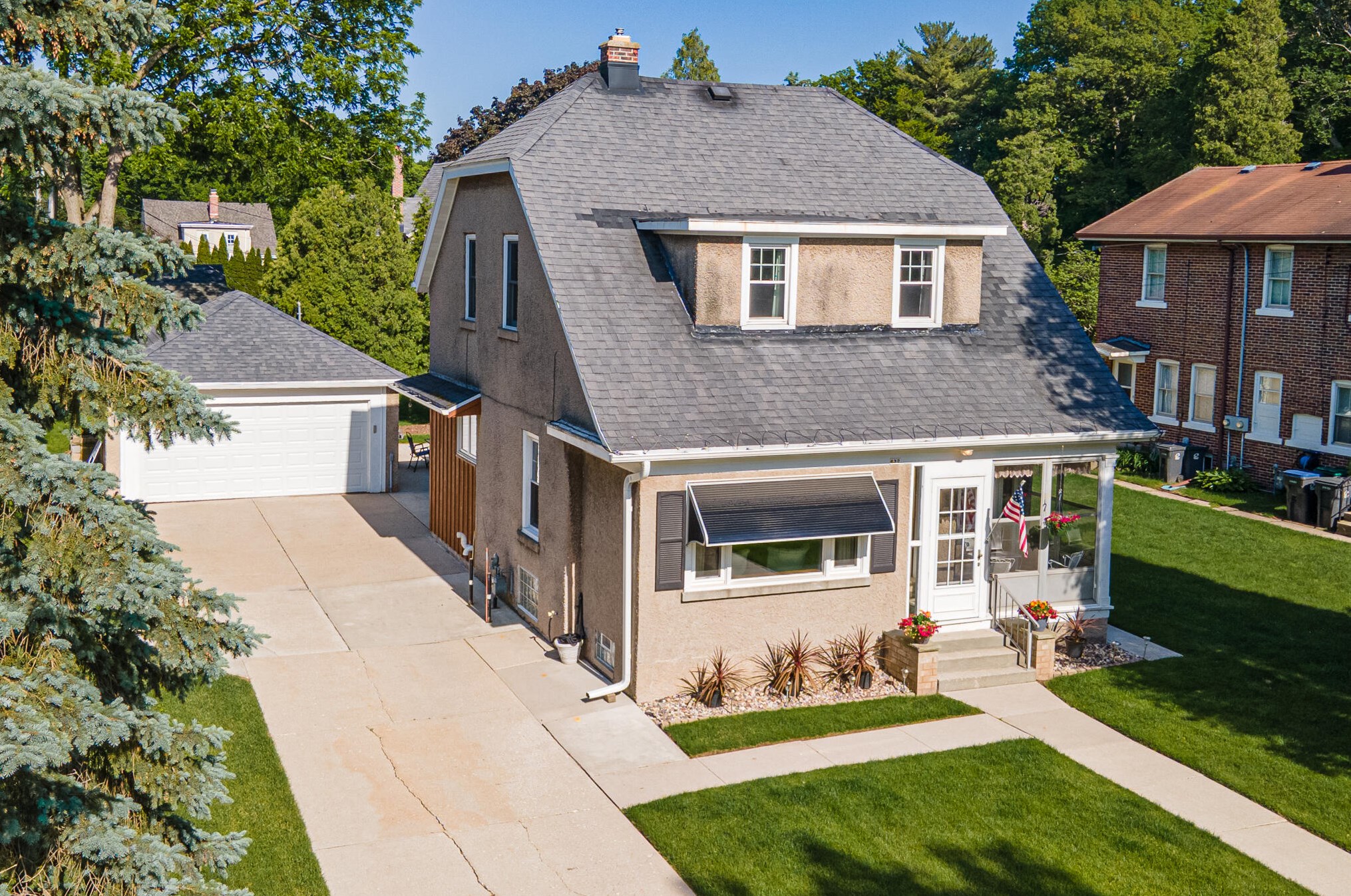 632 Riverside Dr, Kohler, WI 53044-1623