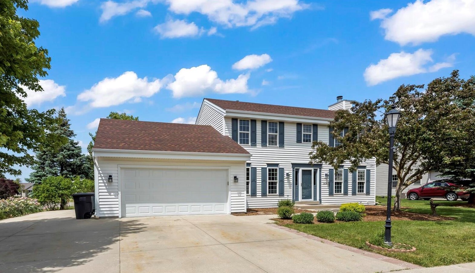 2624 N Sterling Cir, East Troy, WI 53120