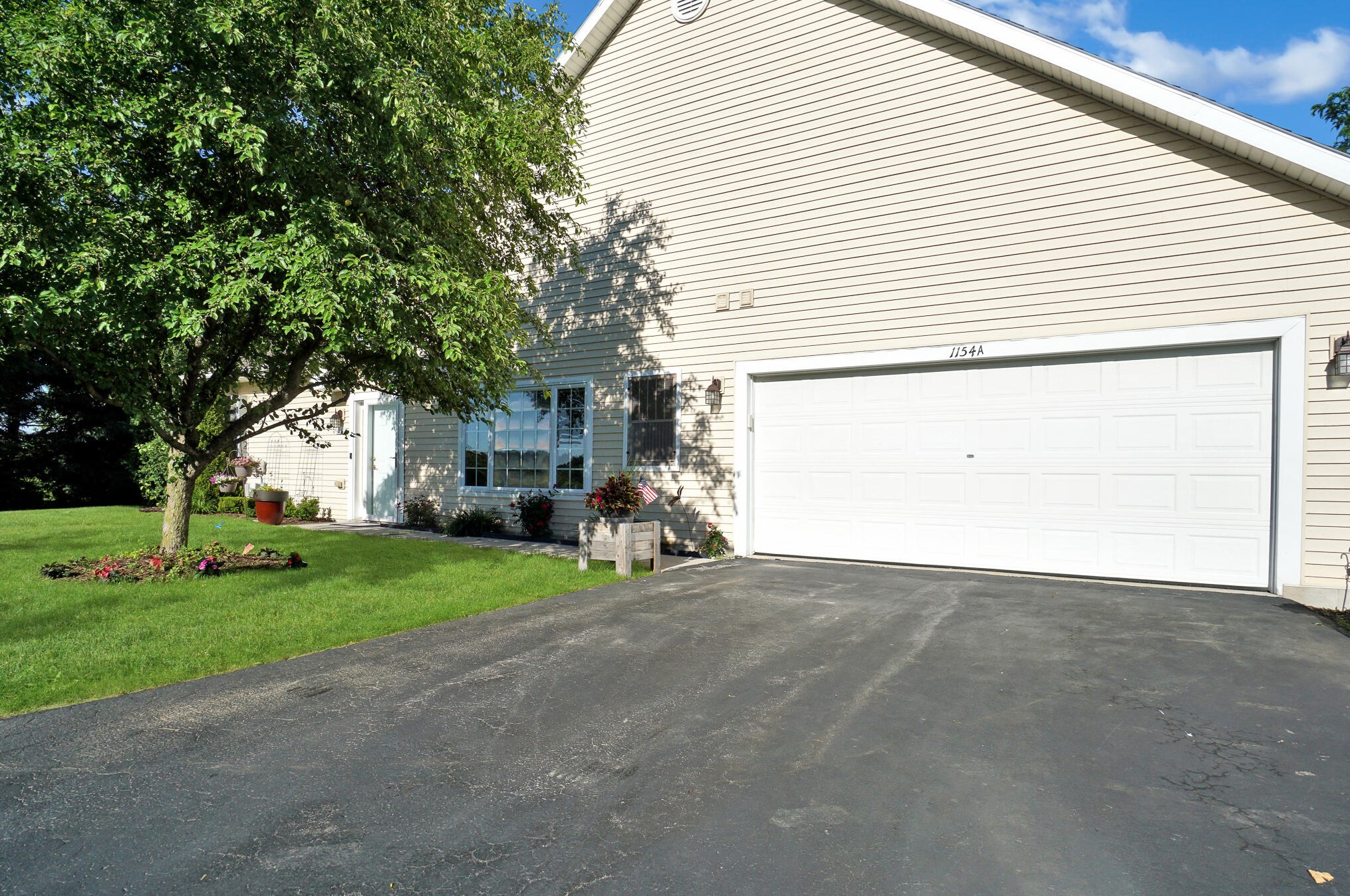 1154 Quinlan Dr, Pewaukee WI  53072-1889 exterior