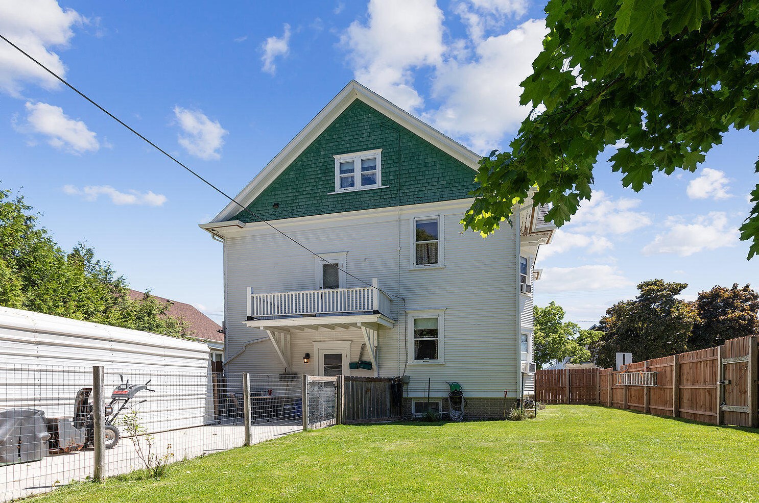 826 N 10th St, Manitowoc, WI 54220