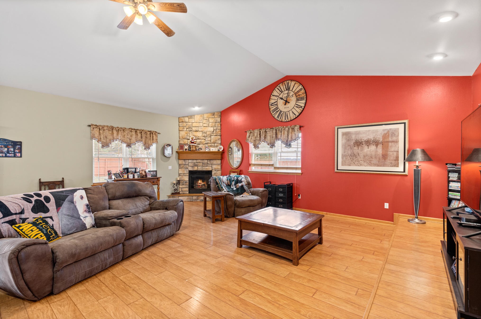 683 Hillcrest Rd, Saukville, WI 53080