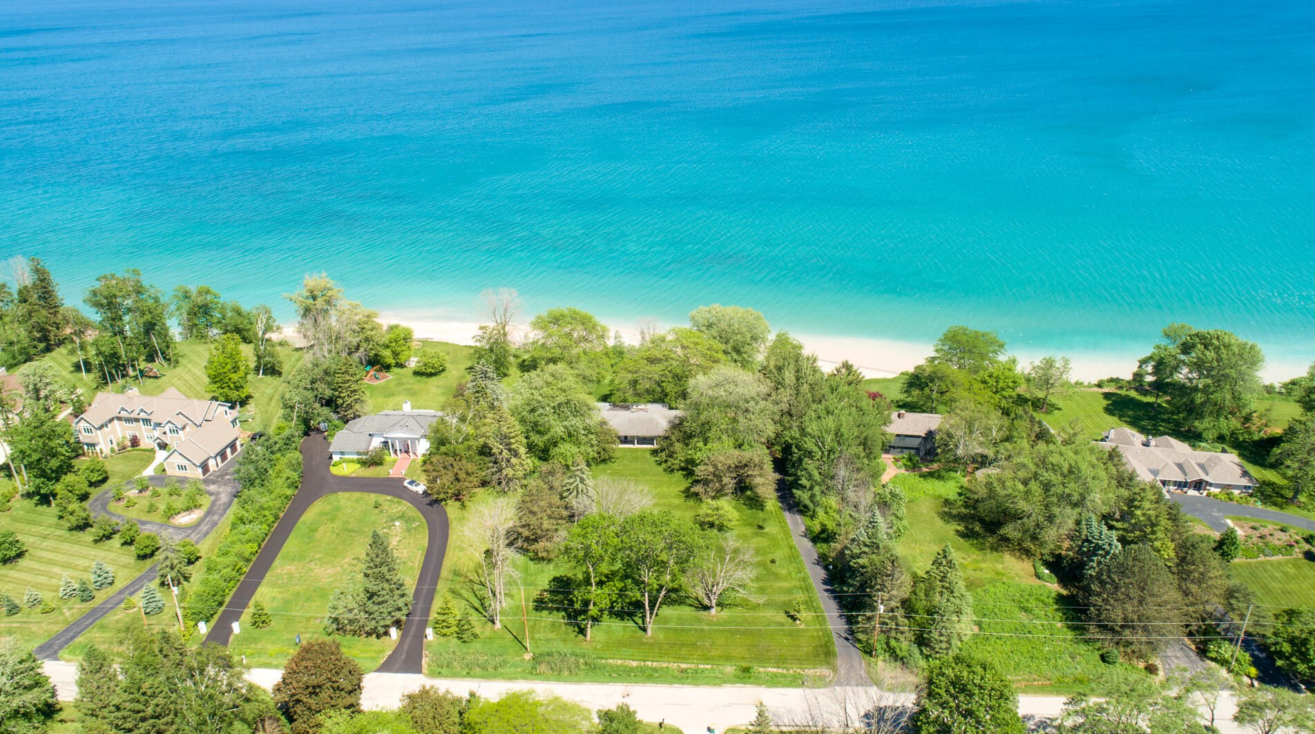 13328 N Lakewood Dr, Thiensville, WI 53097