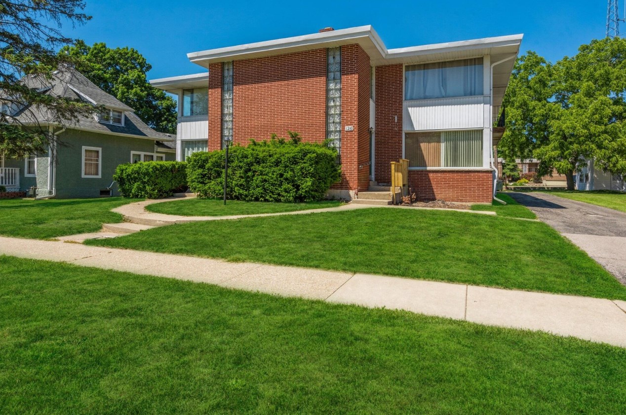 126 3rd St, Delavan, WI 53115-1755