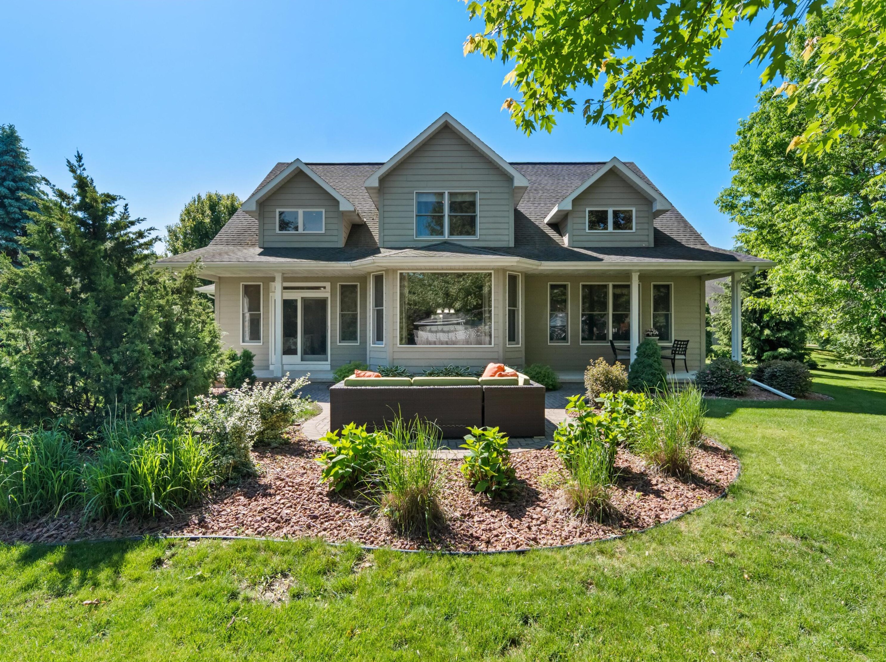 3210 Pheasant Ln, Manitowoc, WI 54220
