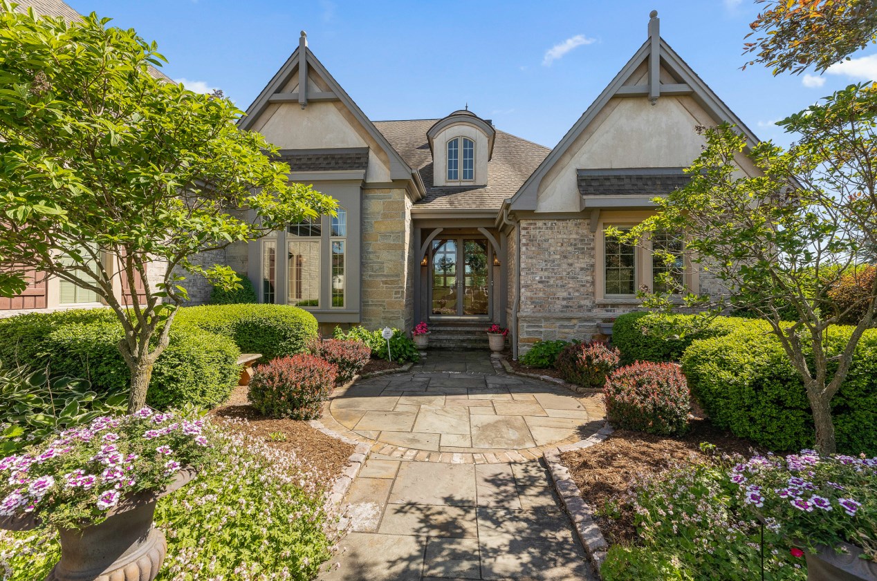 19745 Heron Pass, Brookfield, WI 53045-8140