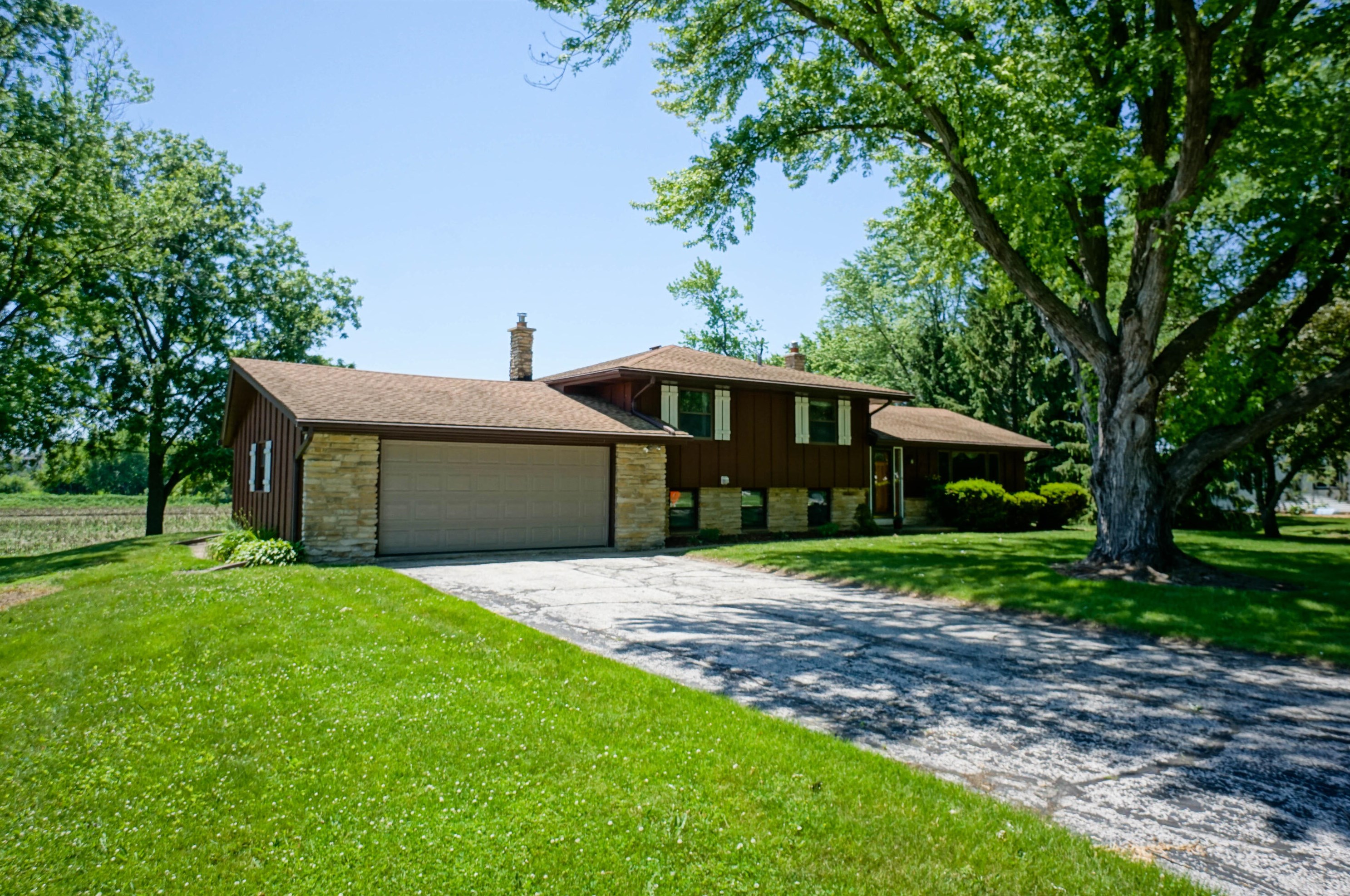 16535 Leon Ter, Brookfield, WI 53005-5709