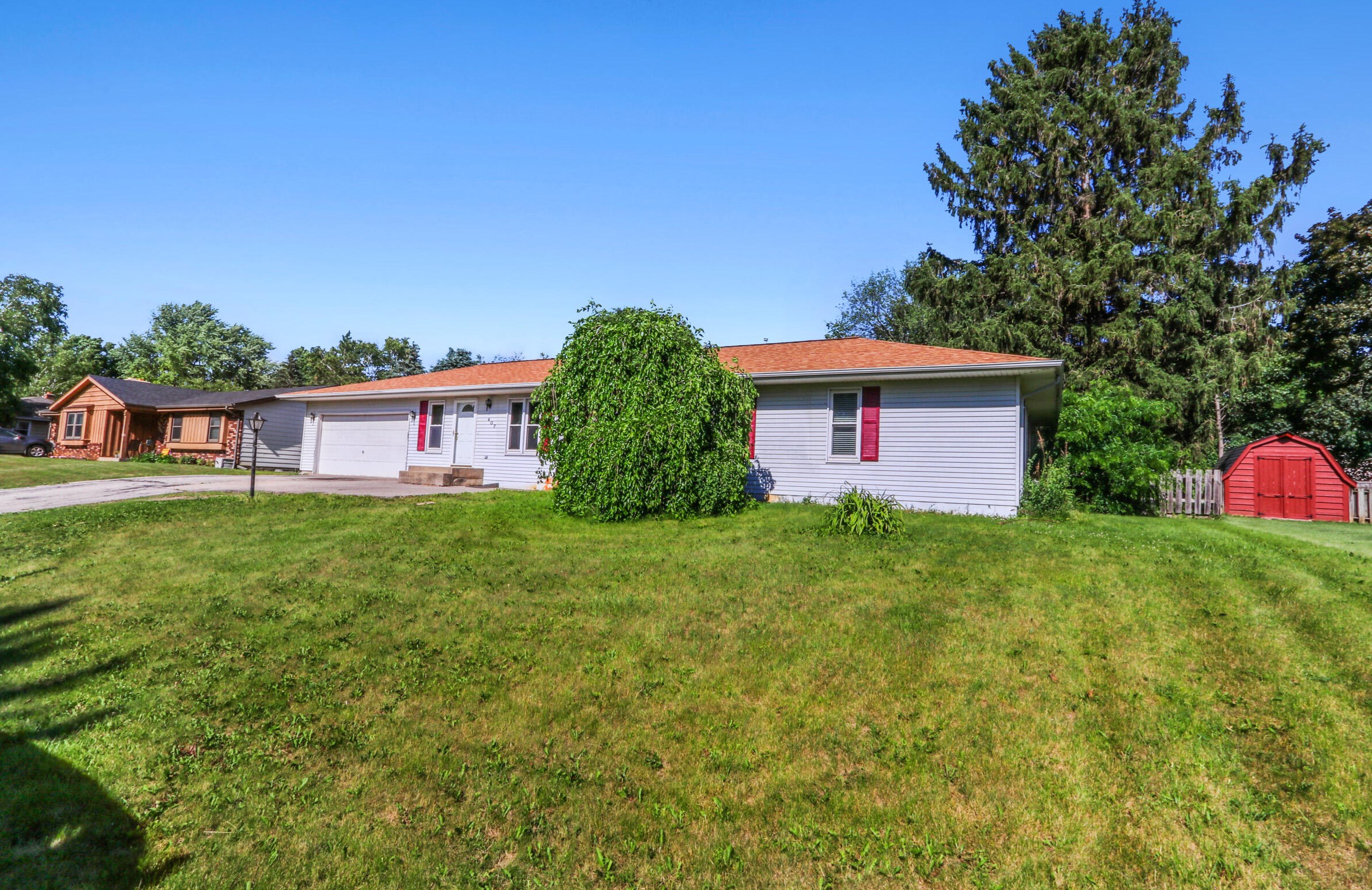407 Paul St, Lyons, WI 53105-9496