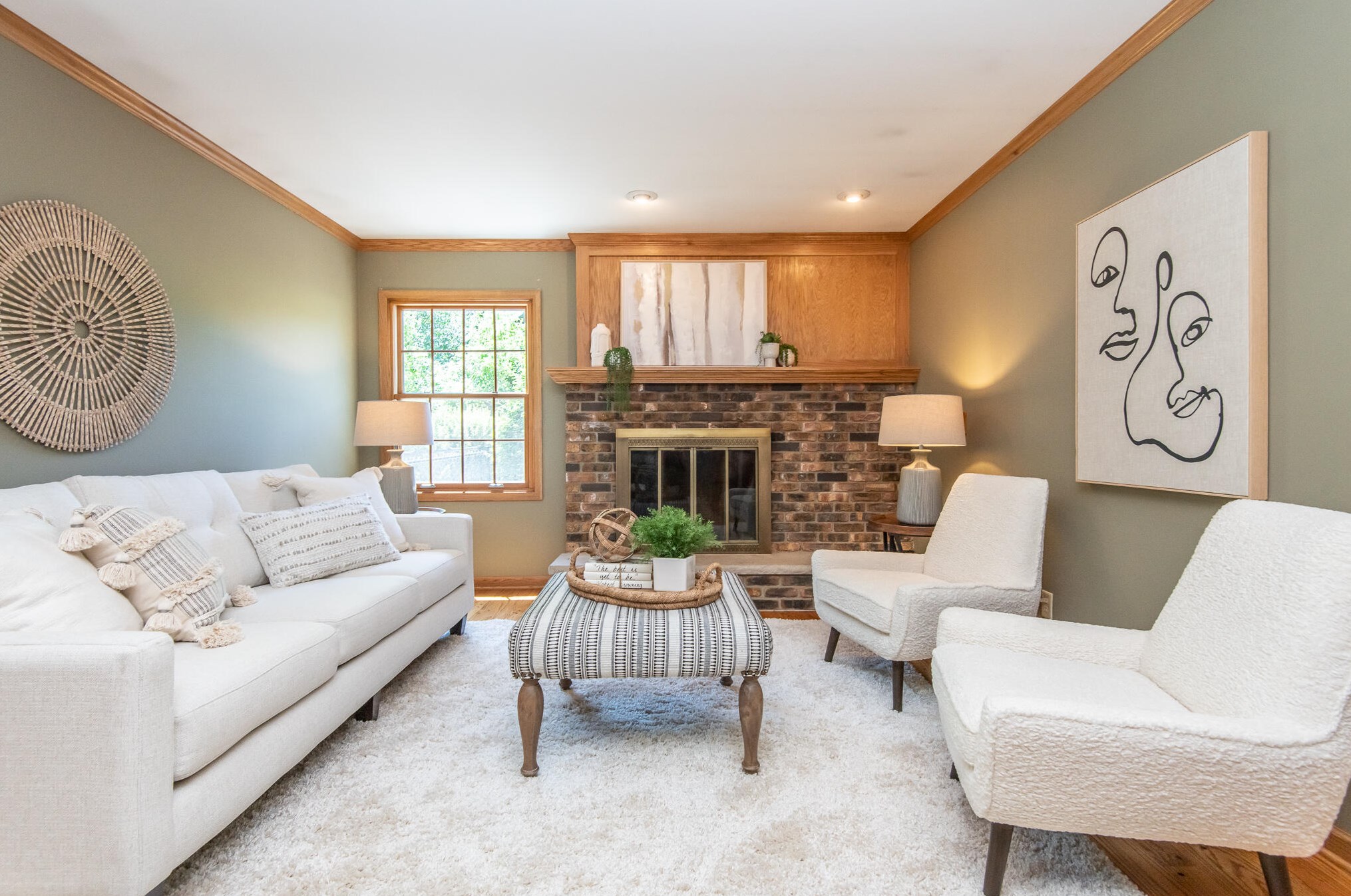 15995 Siesta Ln, Brookfield, WI 53005-3245