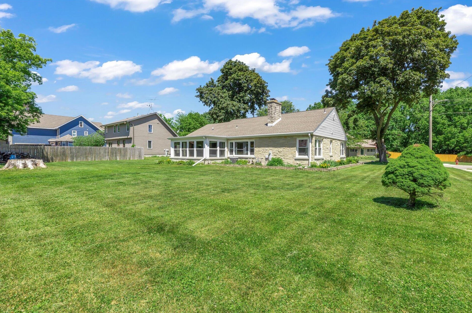 307 Court St, Elkhorn, WI 53121-1652