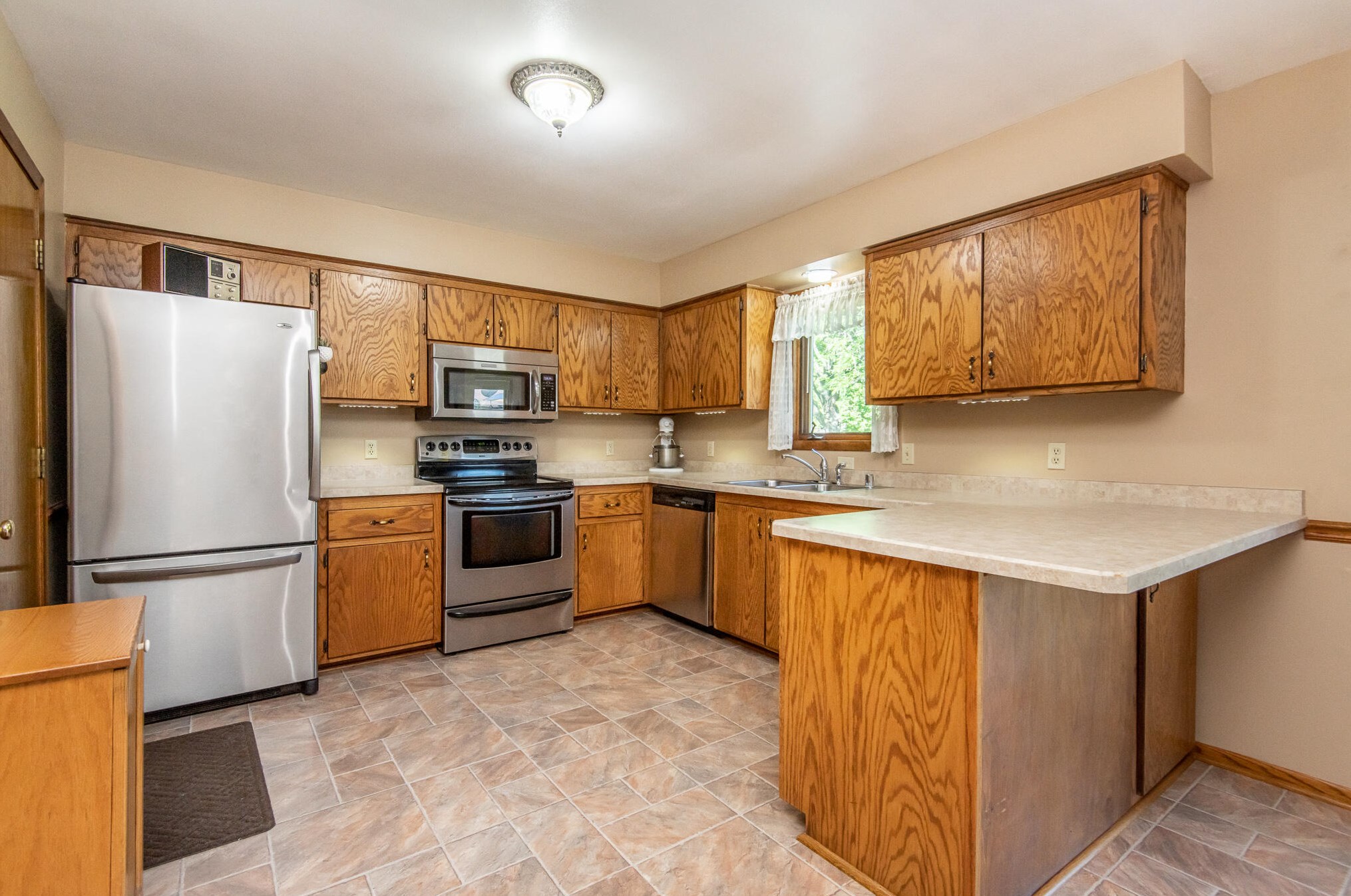 310 Prairie Run, Grafton WI  53024-1175 exterior