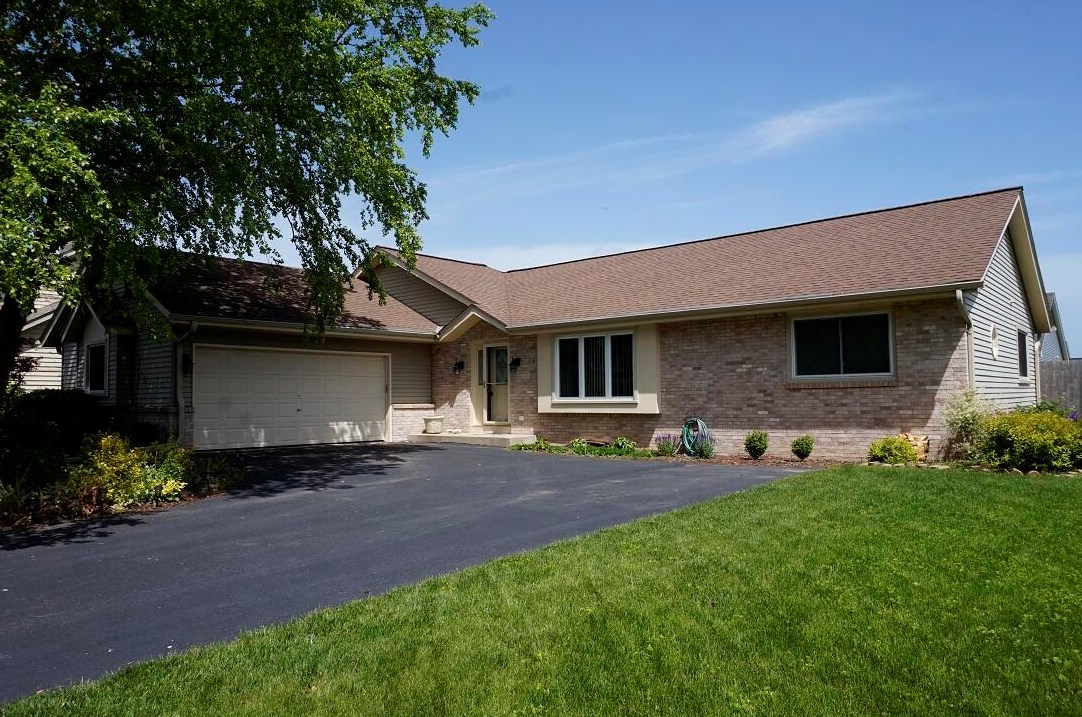 816 Kentwood Dr, Racine, WI 53402-1936