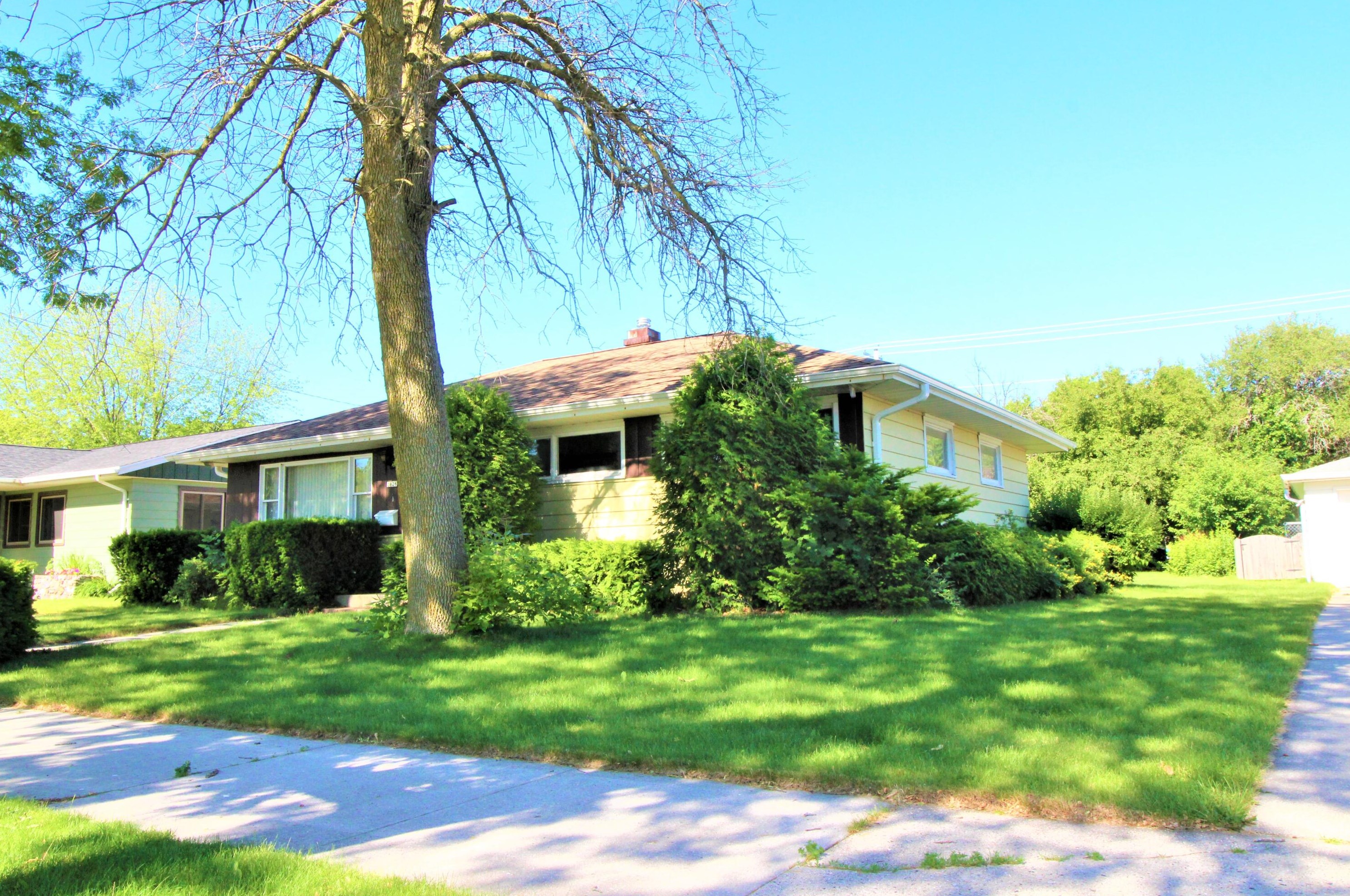2826 17th St, Sheboygan, WI 53081-6609