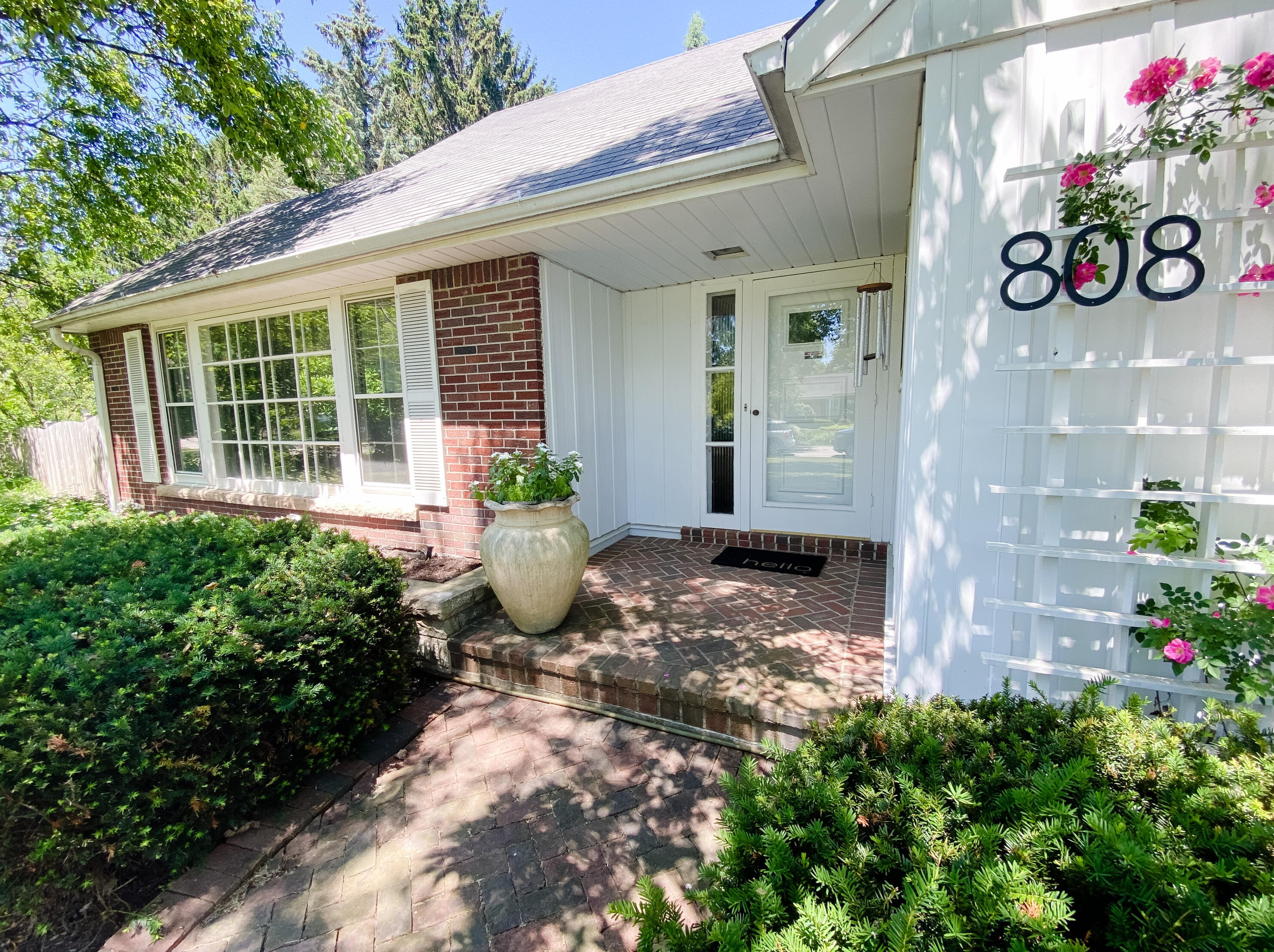 808 Apple Tree Rd, Milwaukee, WI 53217-4032