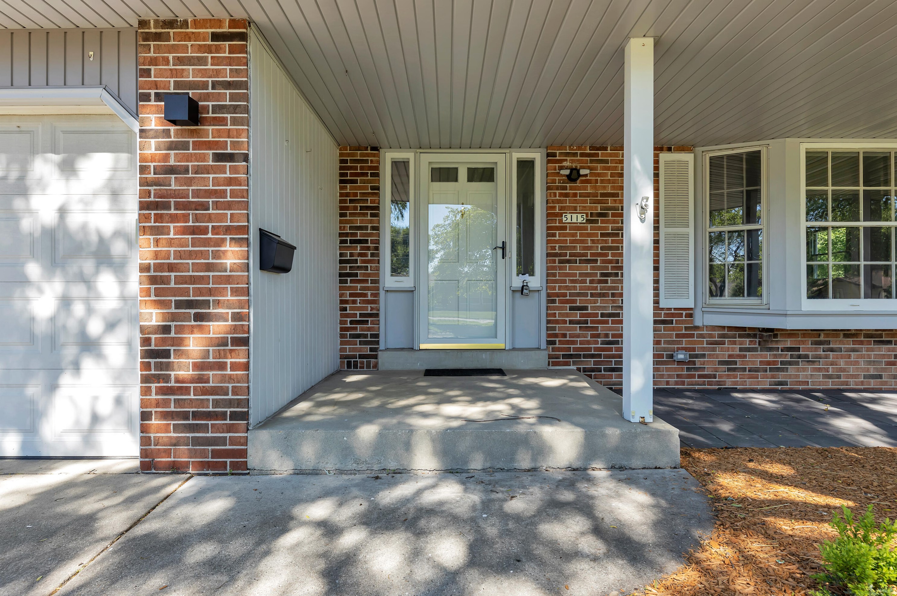 5115 Russell Ct E, Greendale, WI 53129