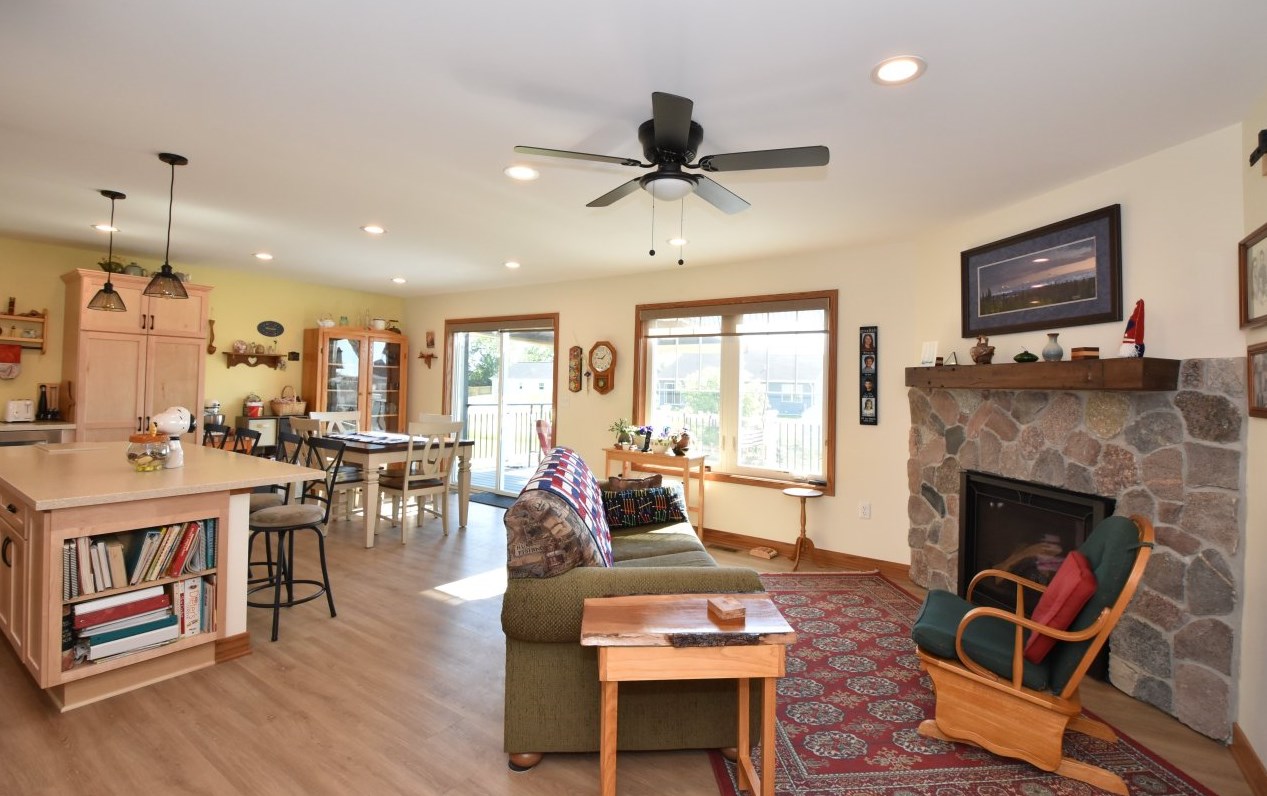 123 Linden Ln, Delavan, WI 53115