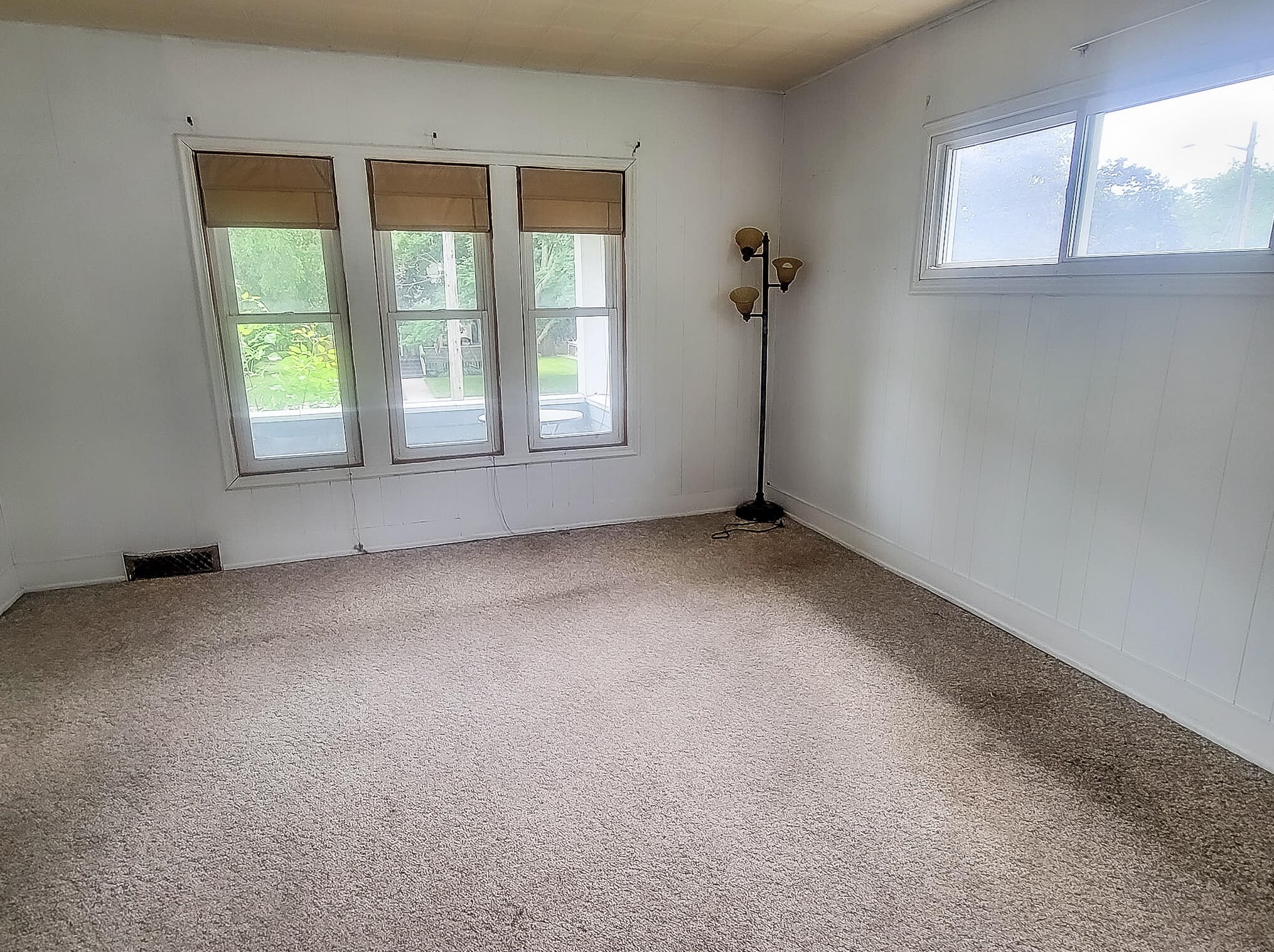 924 N 8th St, Manitowoc, WI 54220
