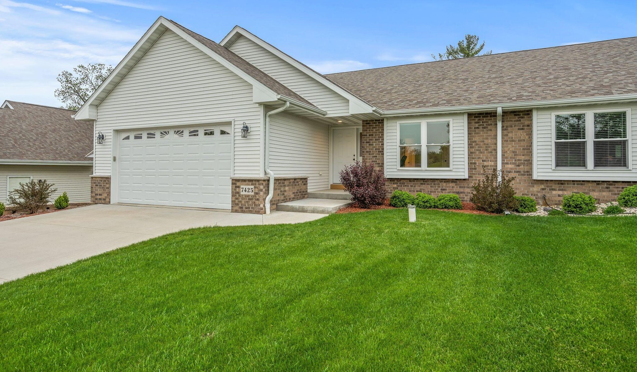 7425 Woodland Ct, Lyons, WI 53105-8981