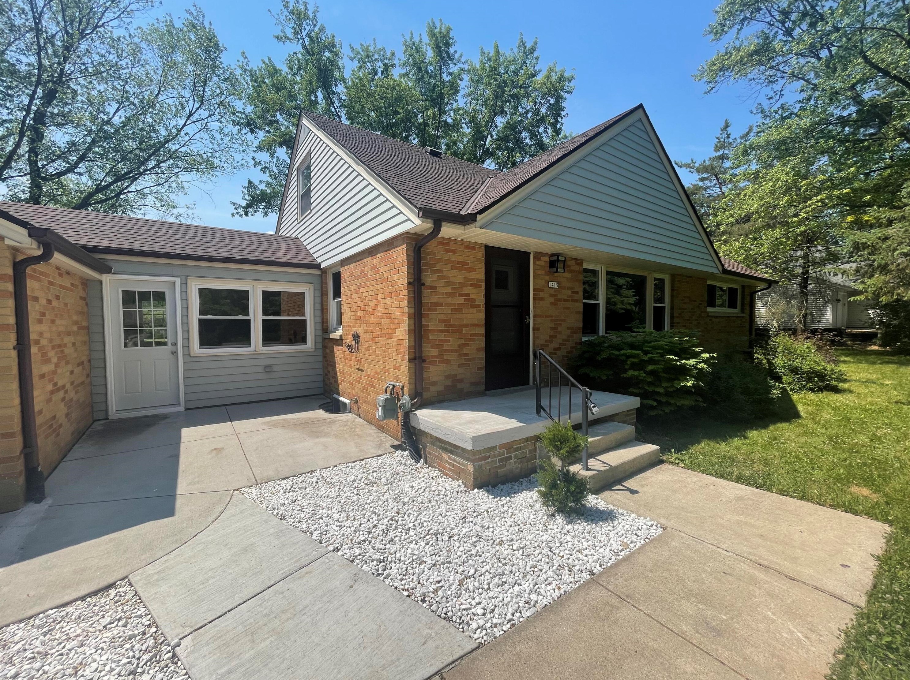 1415 W Fiesta Ln, Thiensville, WI 53092