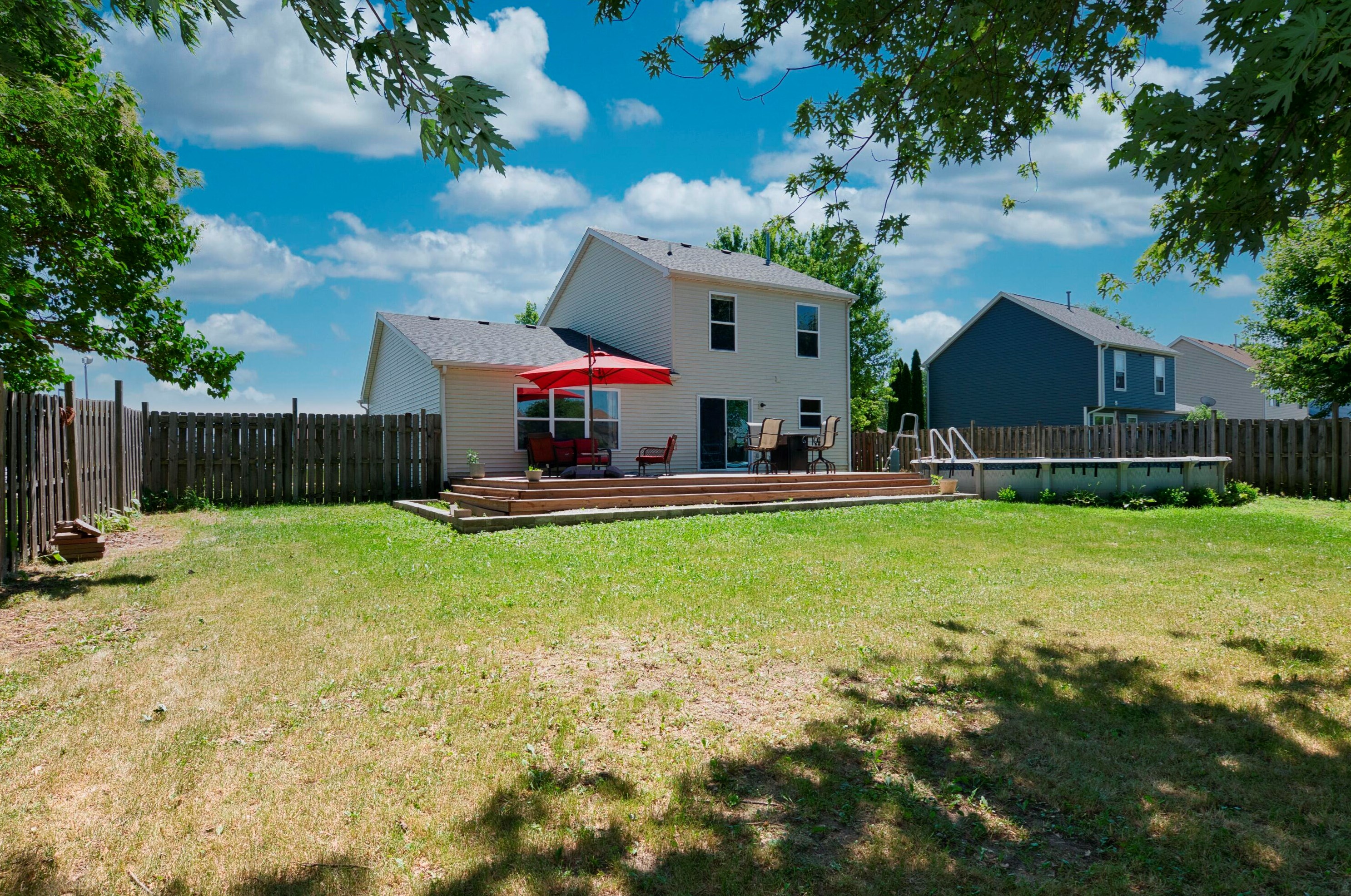 1015 Hunters Ridge Dr, Genoa City, WI 53128-2508