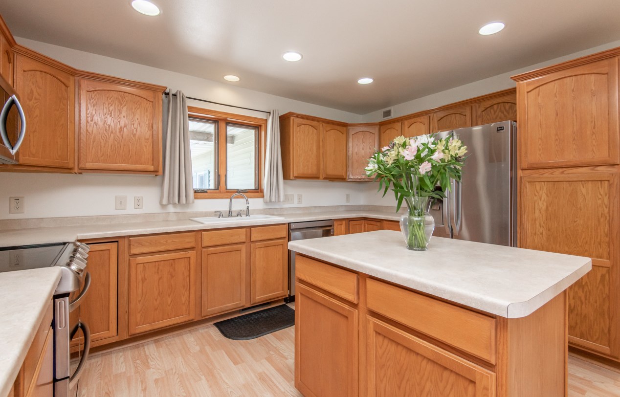 211 Cranberry Ct, Waldo, WI 53093-1338