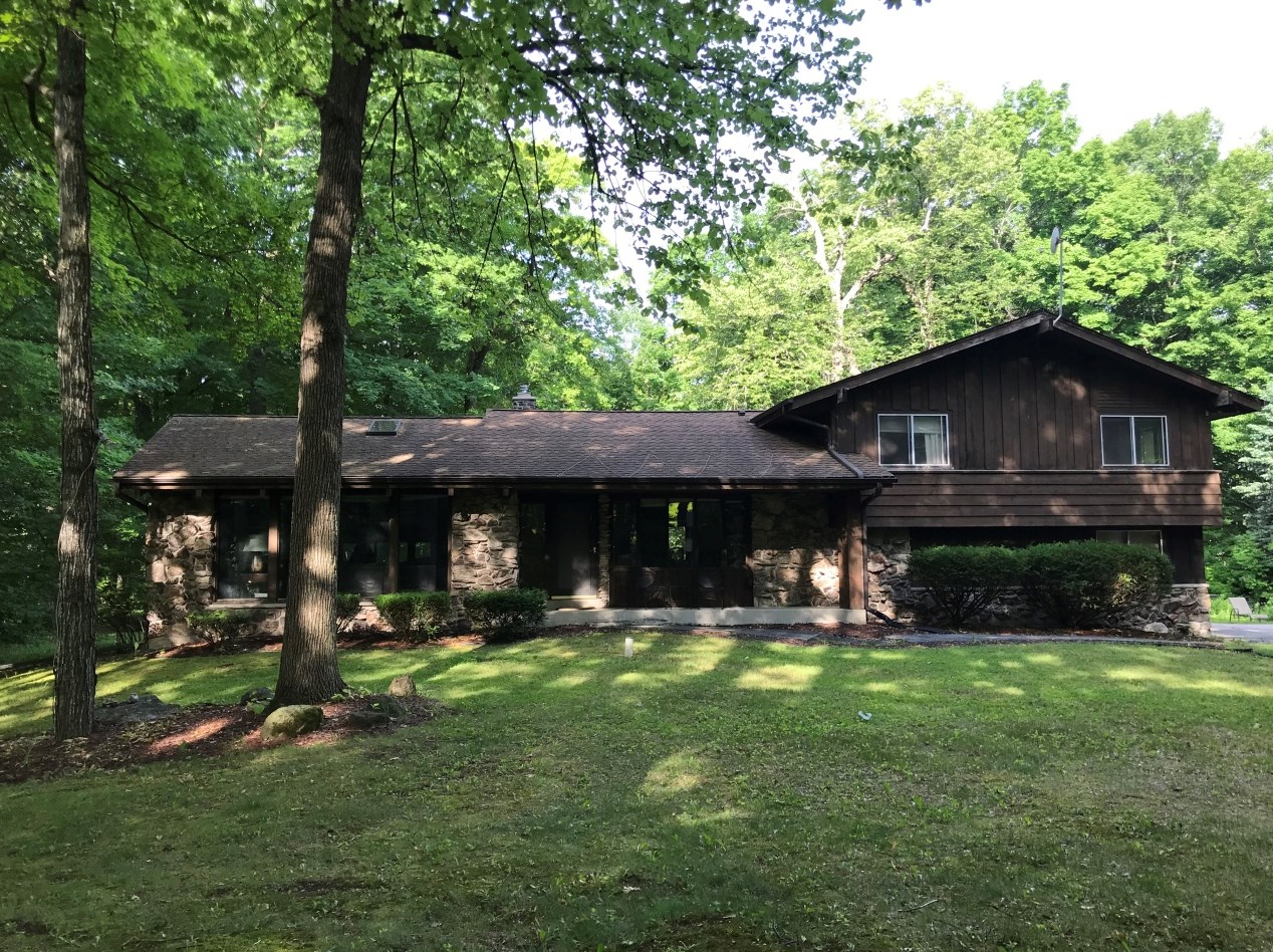 481 Beechwood Dr, Cedarburg, WI 53012