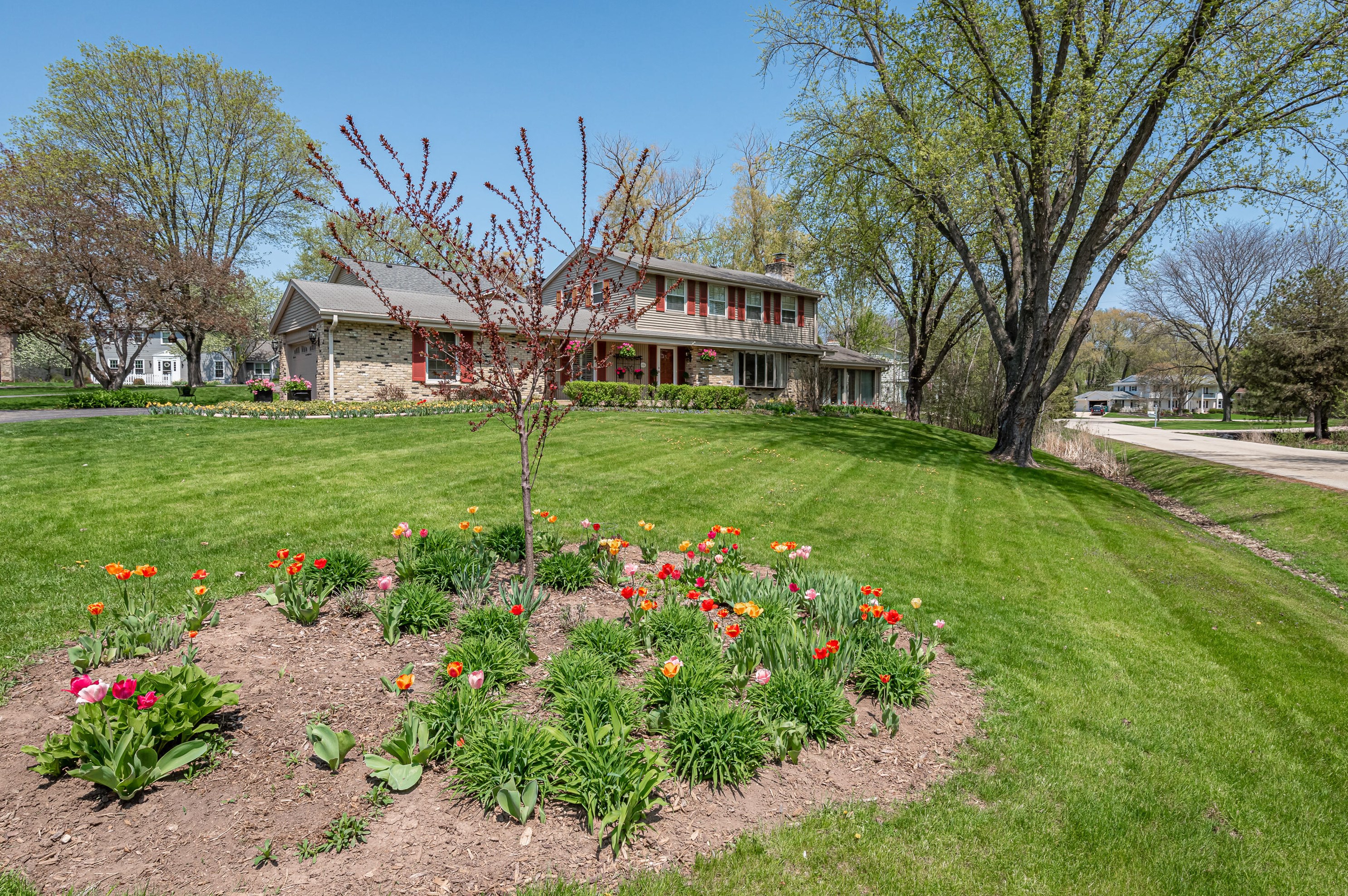 4106 W Le Grande Blvd, Thiensville, WI 53092