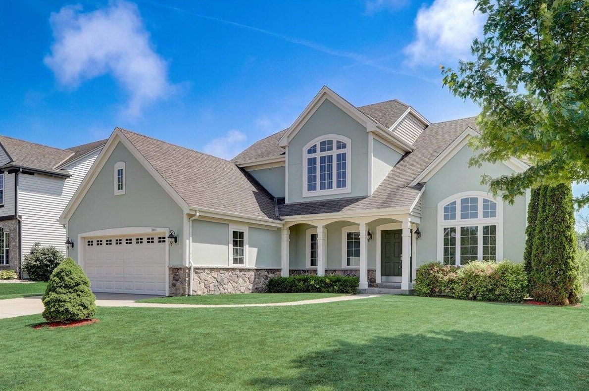 3801 E Stargrass Ln, Oak Creek, WI 53154