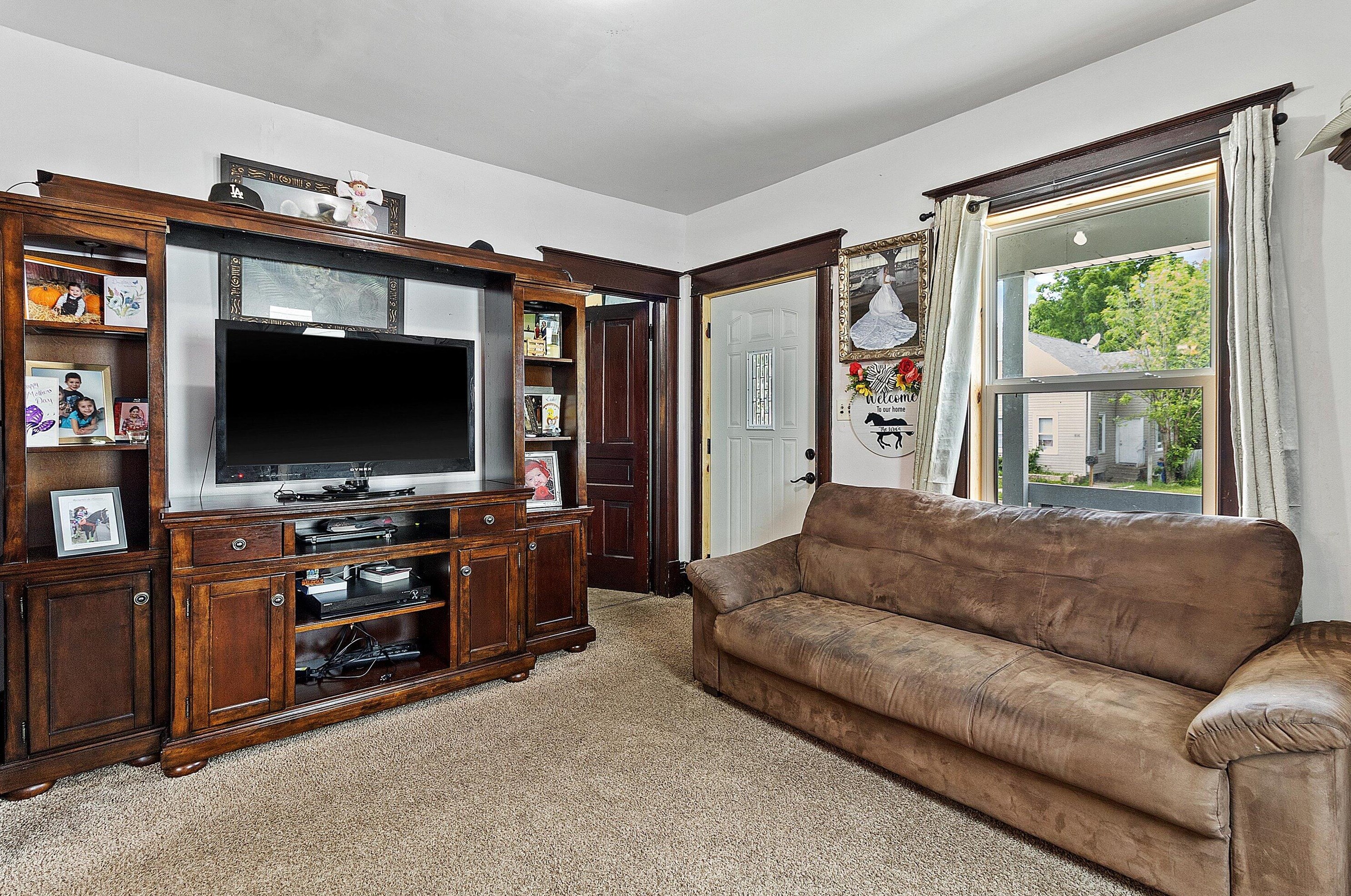 807 English St, Racine, WI 53402-4651
