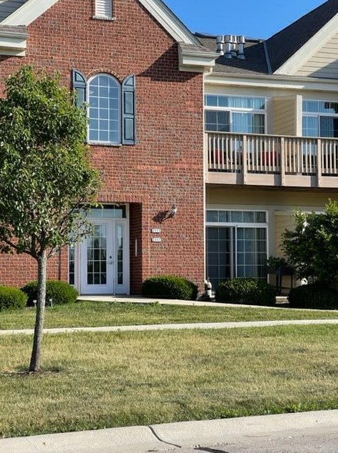 2555 W Colonial Woods Dr #1326, Oak Creek, WI 53154
