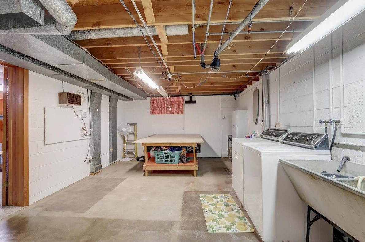 1355 Howard St, Racine WI  53404-2405 exterior