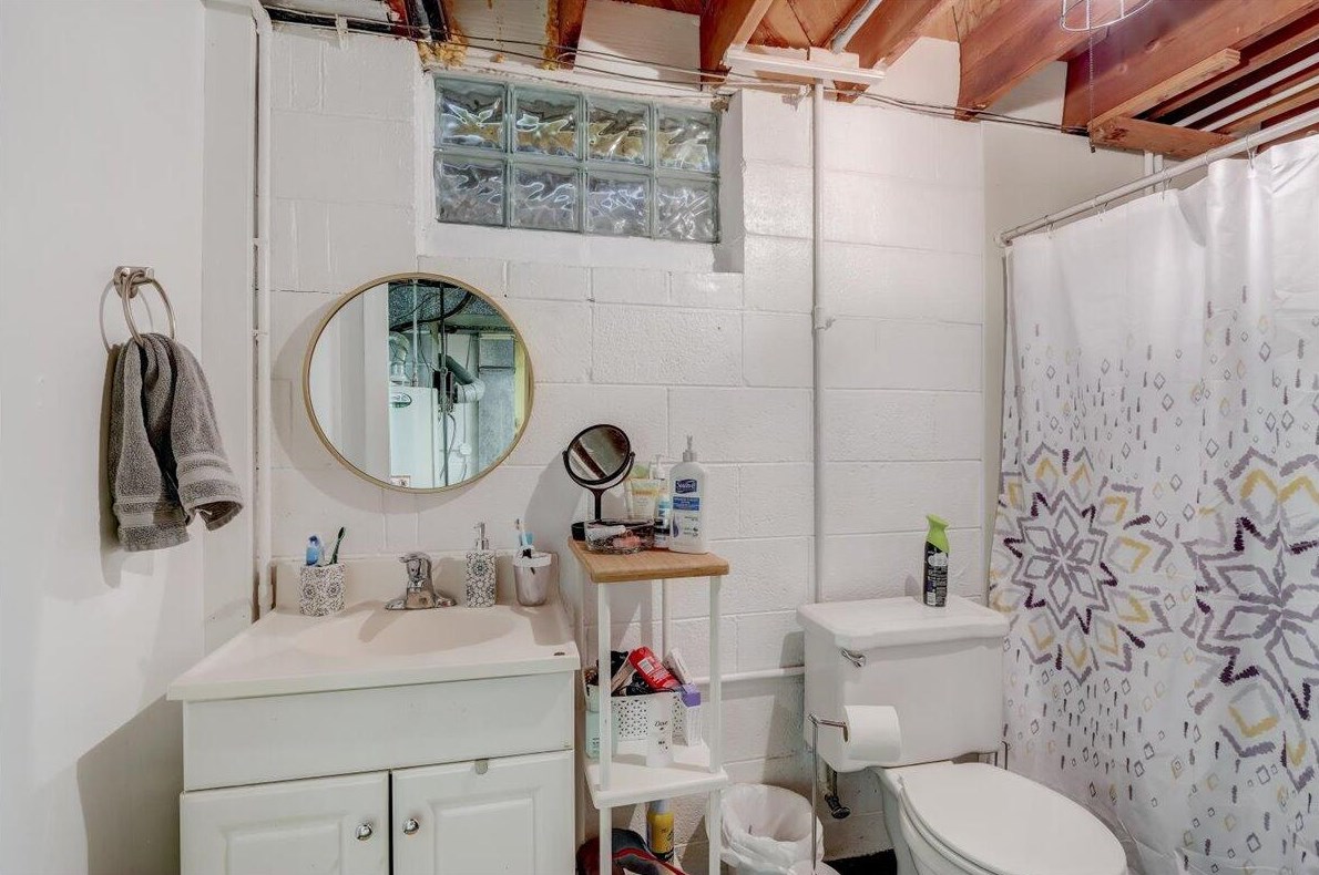 1355 Howard St, Racine WI  53404-2405 exterior