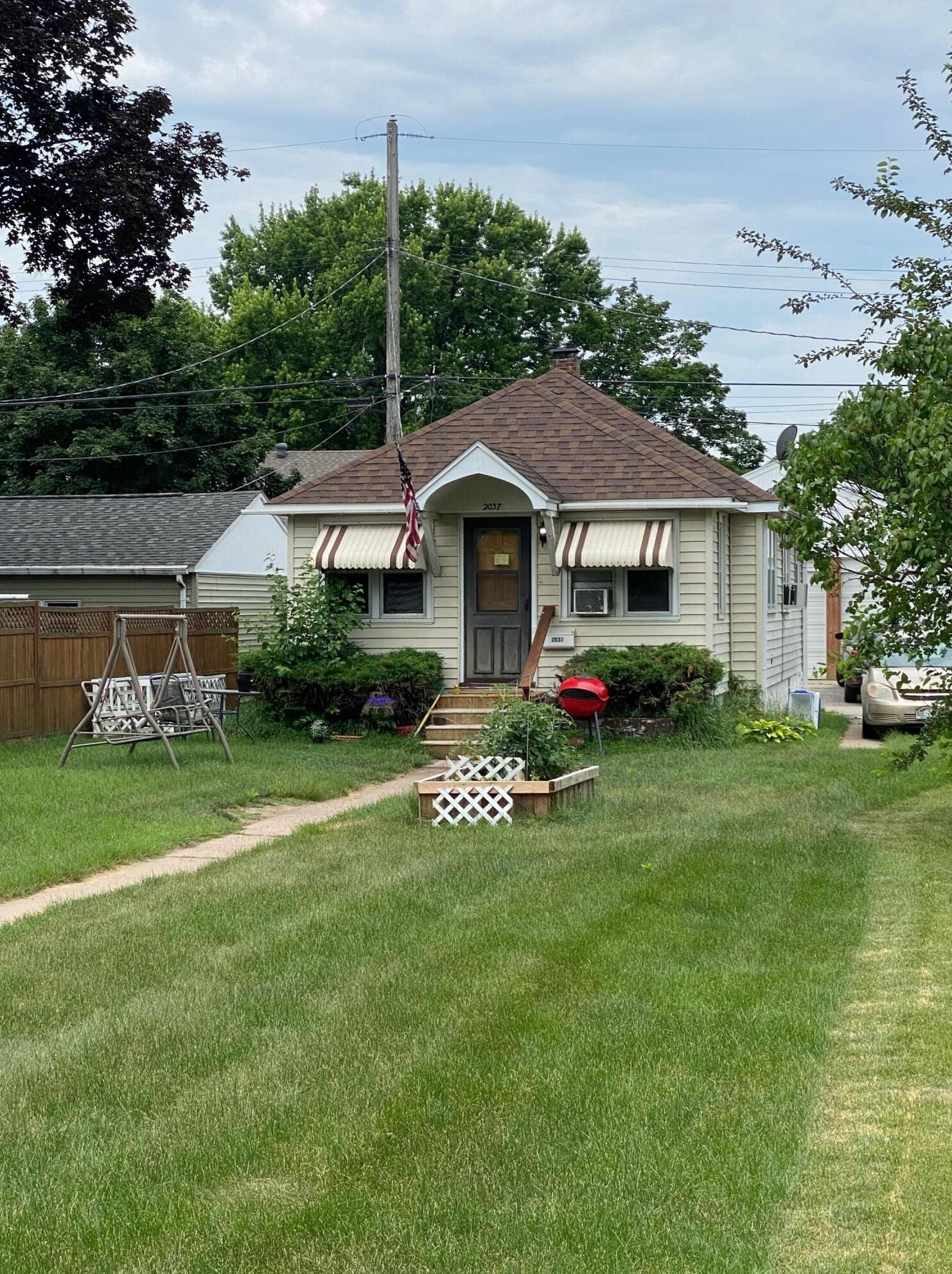 2037 Charles St, La Crosse, WI 54603