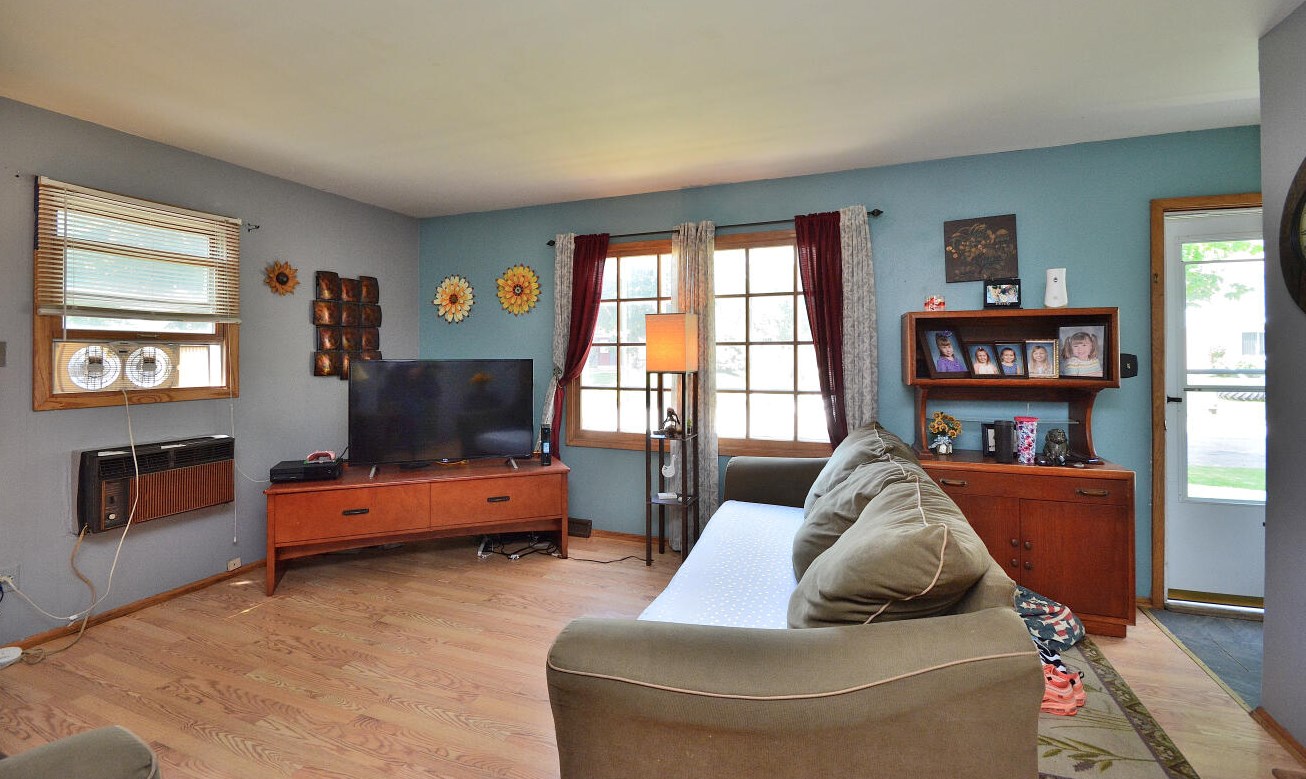 5836 117th St, Milwaukee, WI 53225-2208