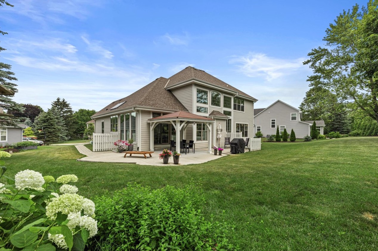 18335 Gate Post Rd, Brookfield, WI