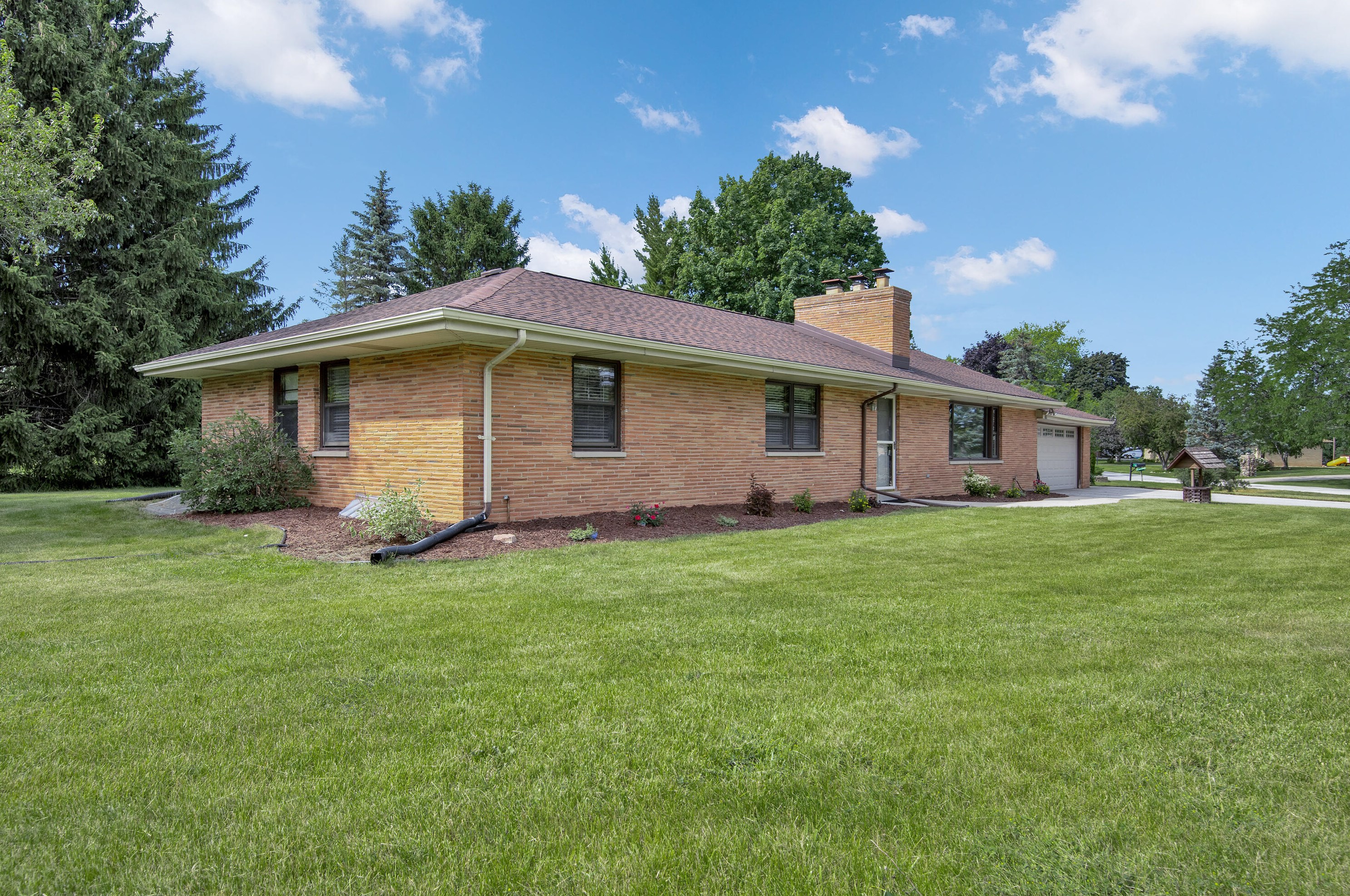4165 160th St, Brookfield, WI 53005-1411