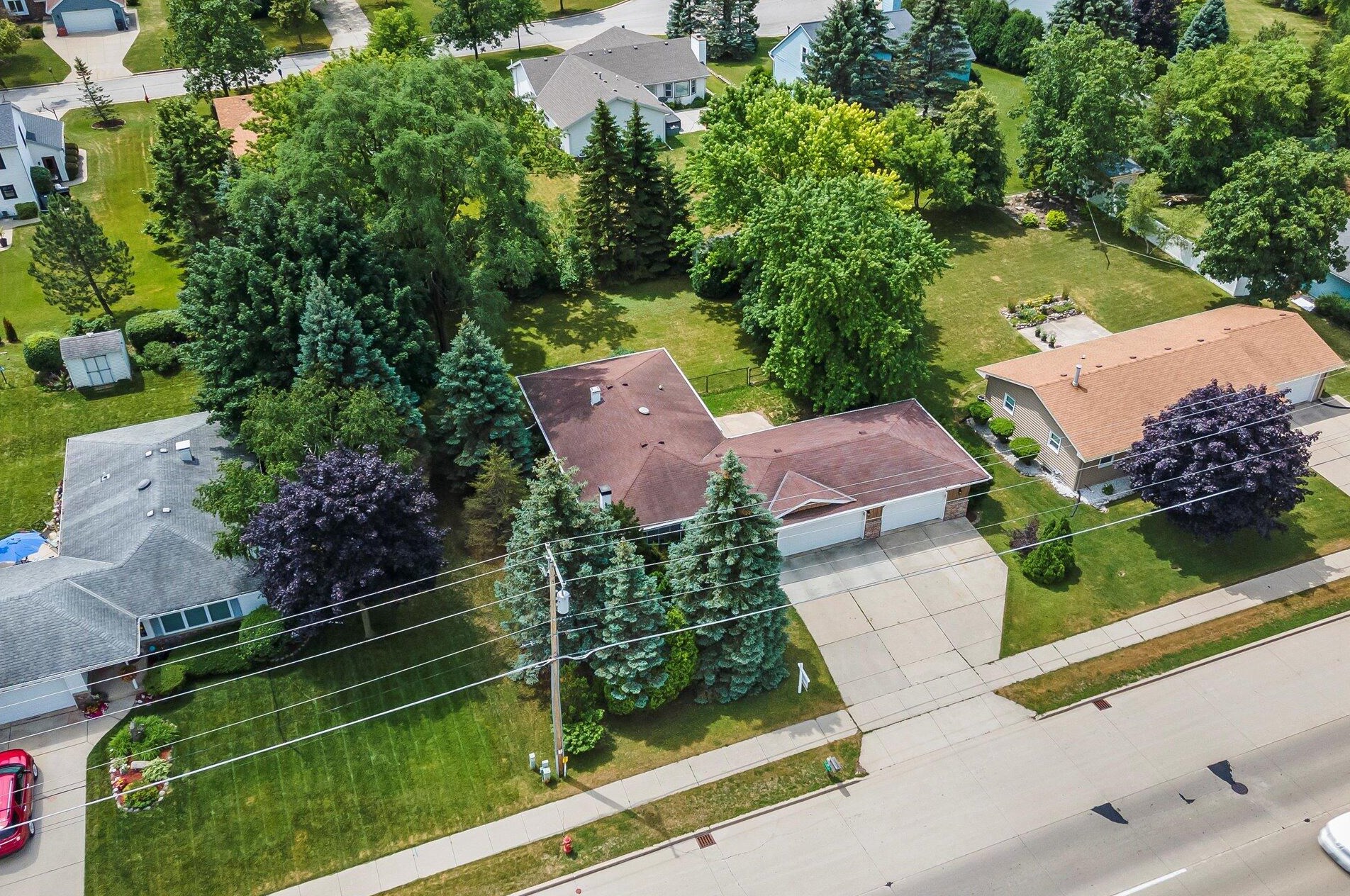 4227 Rawson Ave, Hales Corners, WI 53132-9435