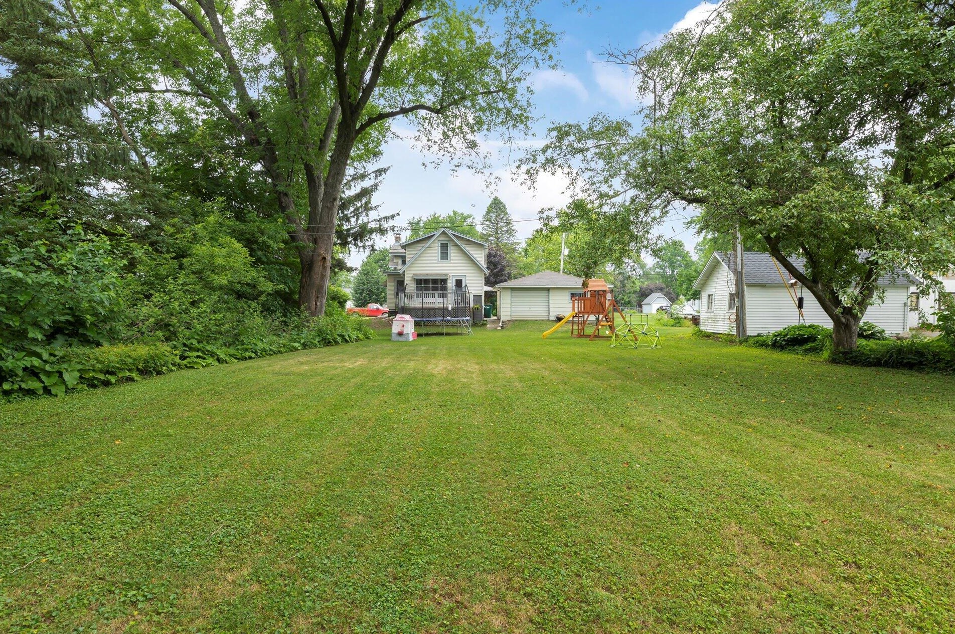 305 Jefferson St, Elkhorn, WI 53121-1213