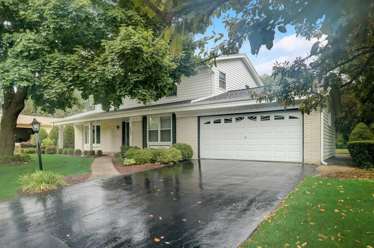 3520 169th St, Brookfield, WI 53005-2107