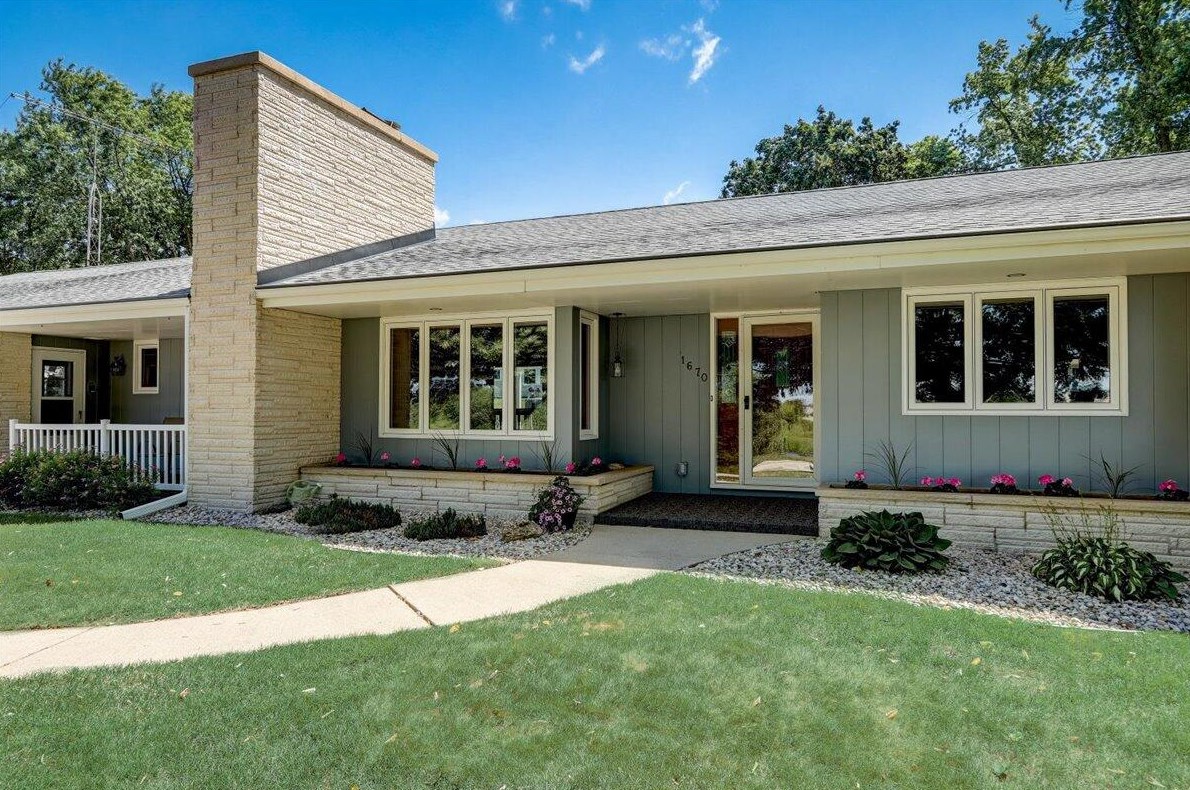 1670 Riverview Dr, Kewaskum, WI 53040