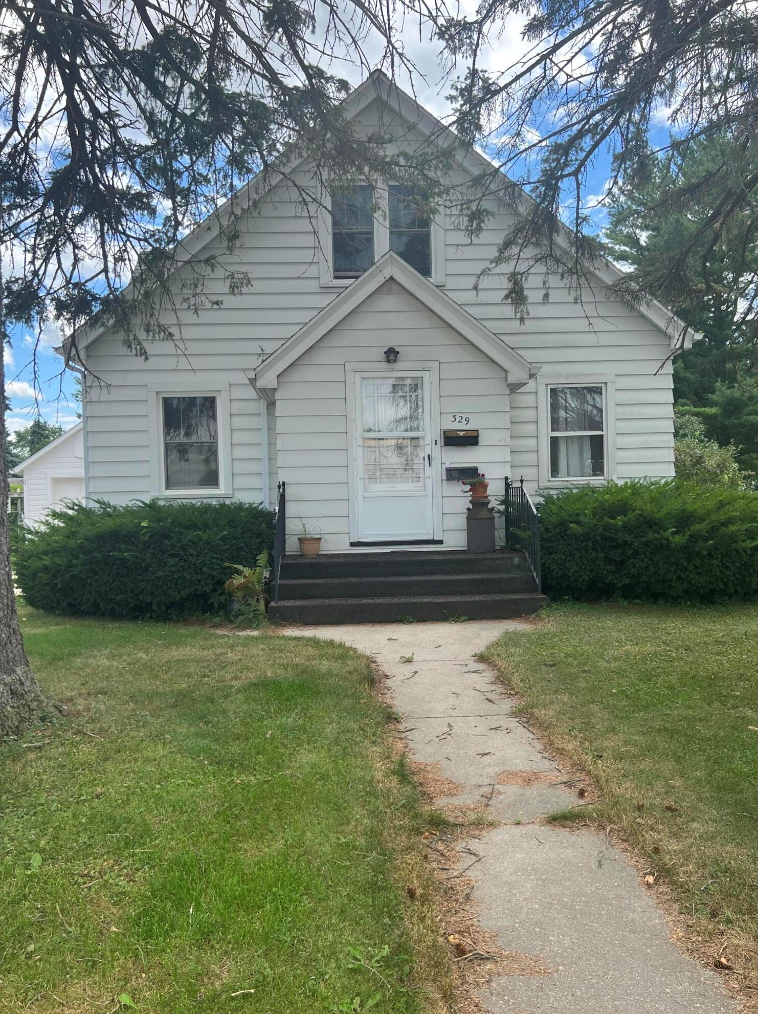 329 Schwartz St, Plymouth, WI 53073-1519